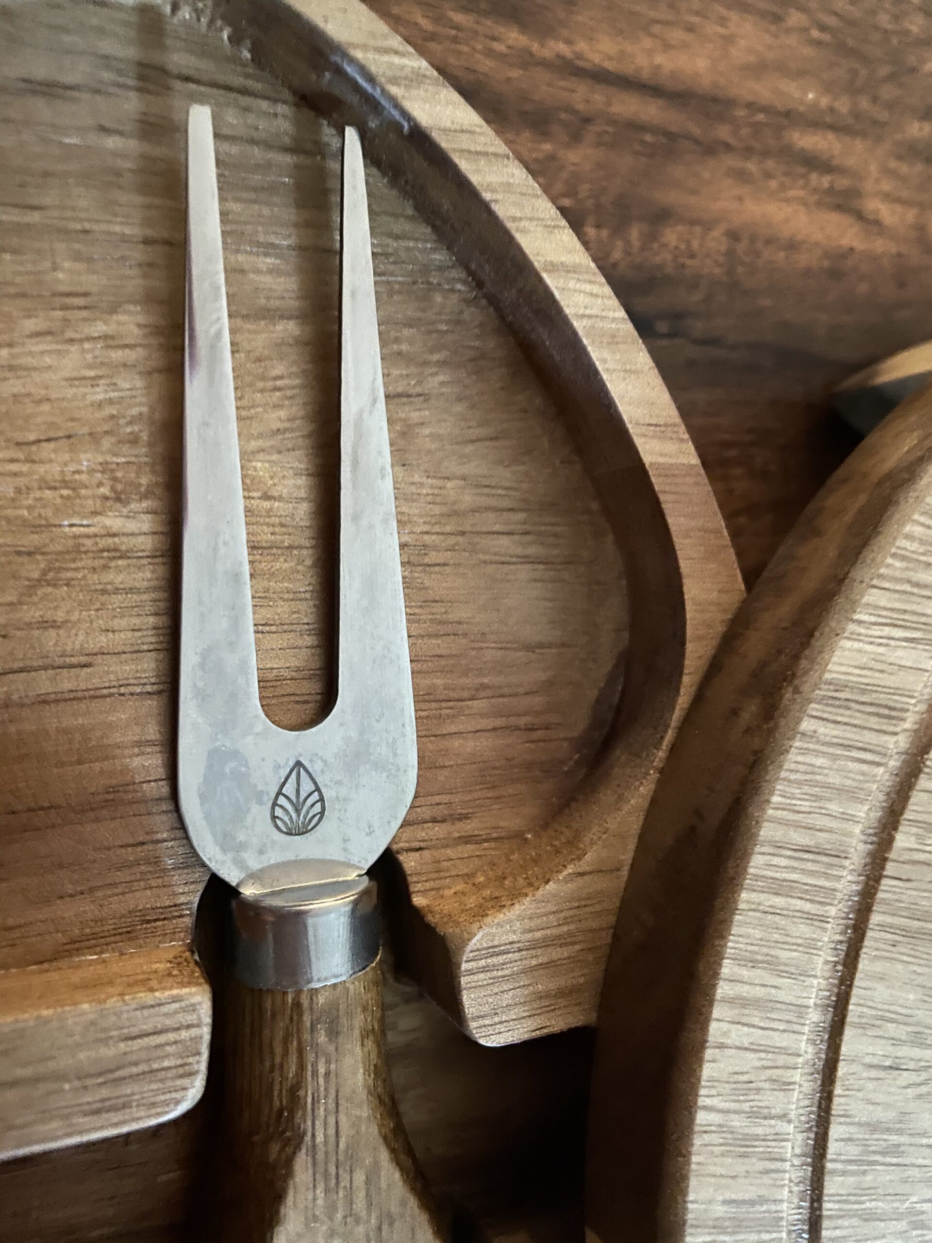 TOSCANA - a Picnic Time brand Acacia Brie Cheese Board and Knife Set - Charcuterie Board Set - Wood Cutting Board, 7.5 Inches customer photo 1