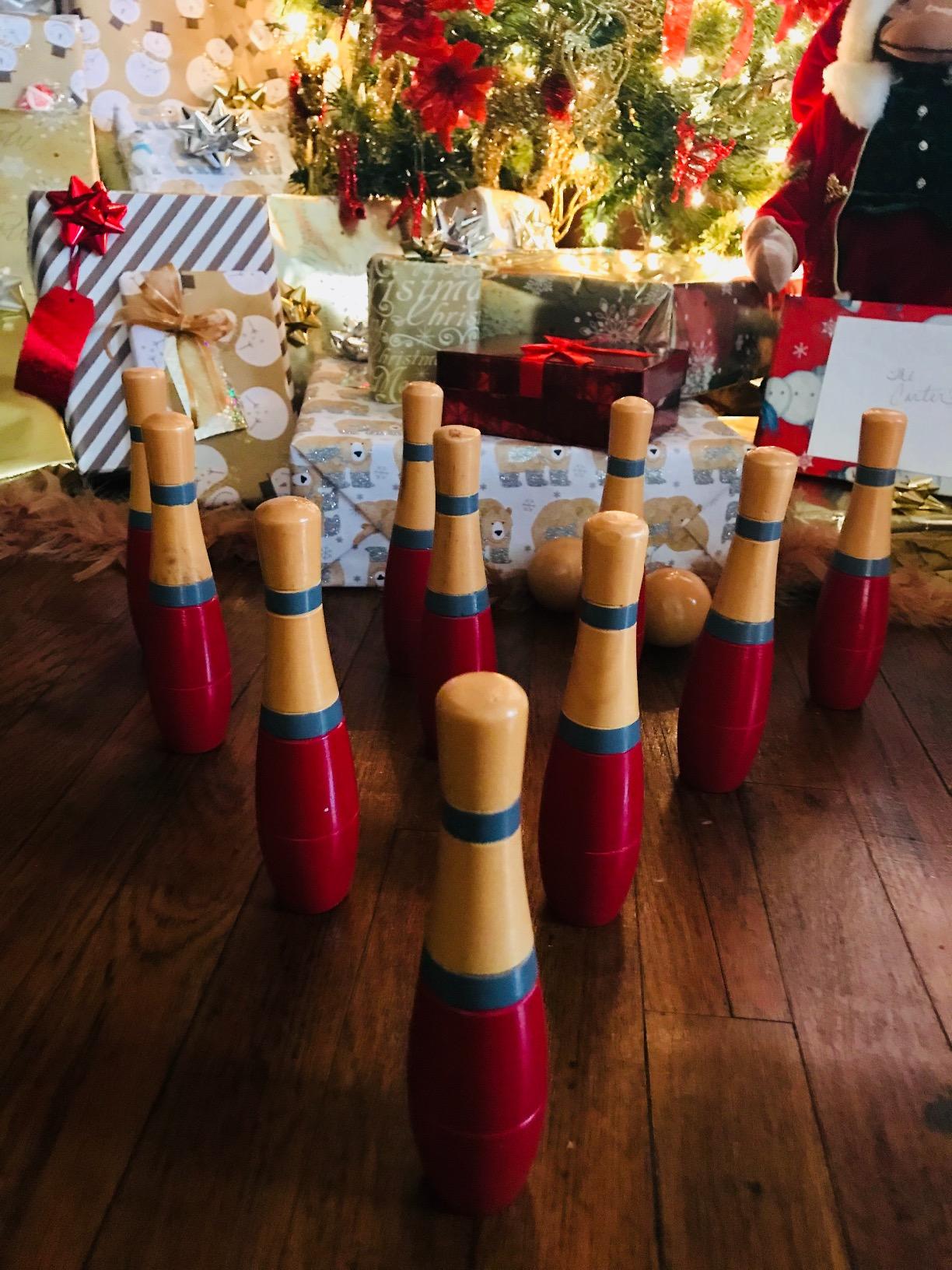 Wooden Lawn Bowling - Adults and Kids Bowling Set with 10 Pins, 2 Balls, Carry Bag - Indoor and Outdoor Games - Skittle Yard Games (Red) customer photo 1