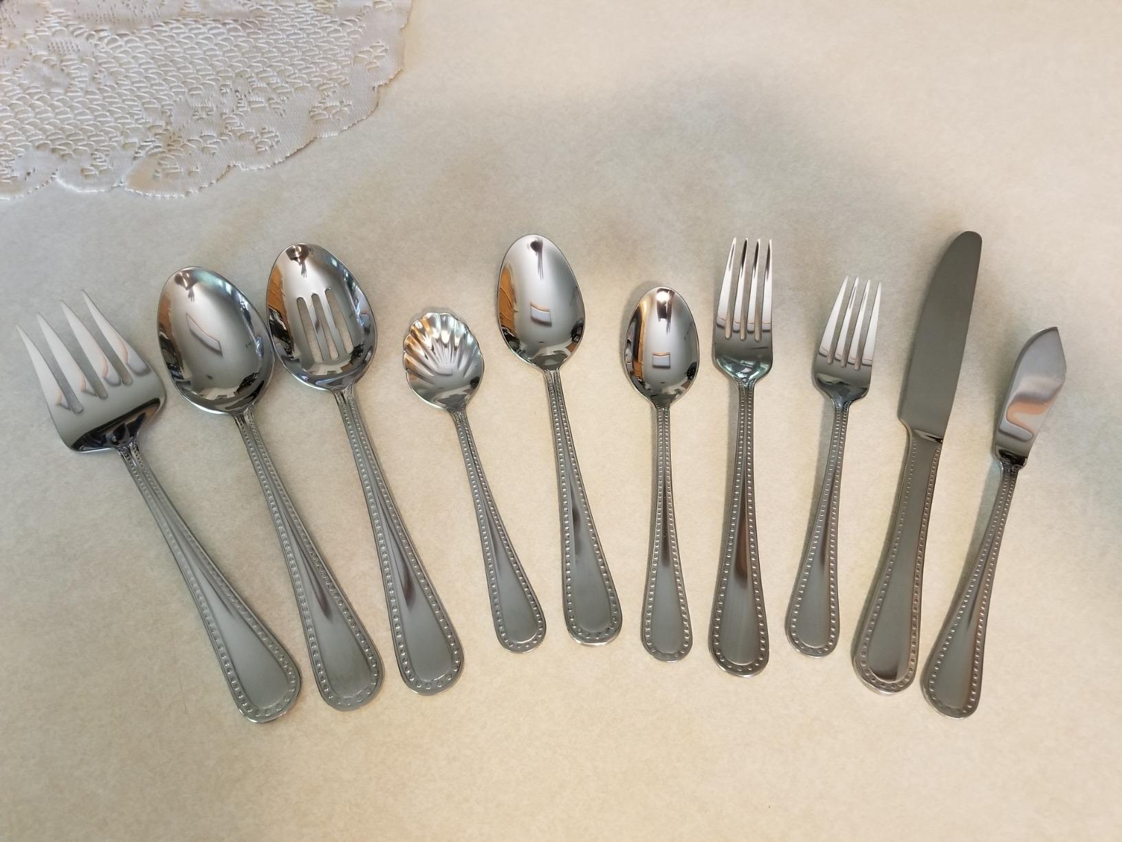 Amazon Basics 20-Piece Stainless Steel Flatware Set with Square Edge, Dishwasher Safe, Simple Design, Service for 4, Silver customer photo 2