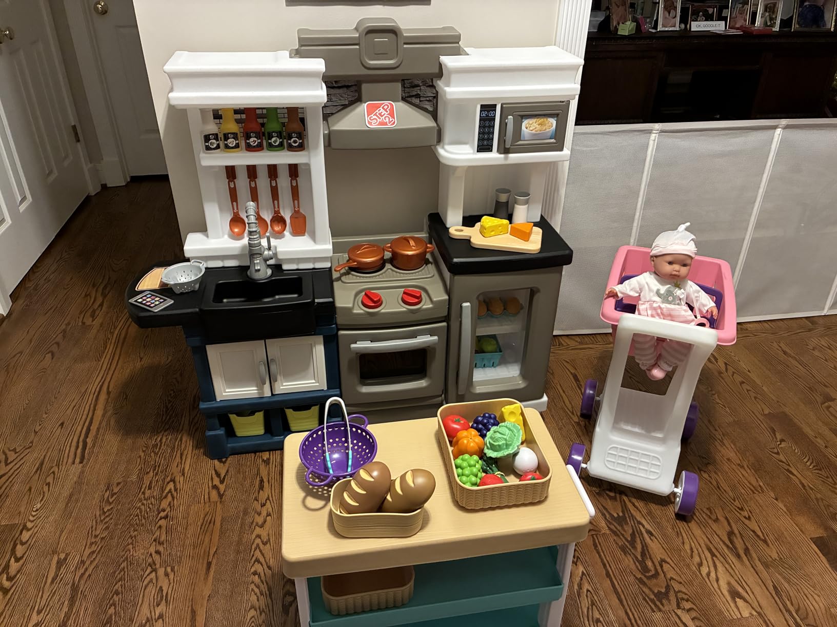 Step2 Modern Metro Kitchen Set for Kids - Includes 30+ Toy Kitchen Accessories, Interactive Features for Pretend Play - Indoor/Outdoor Toddler Playset customer photo 2
