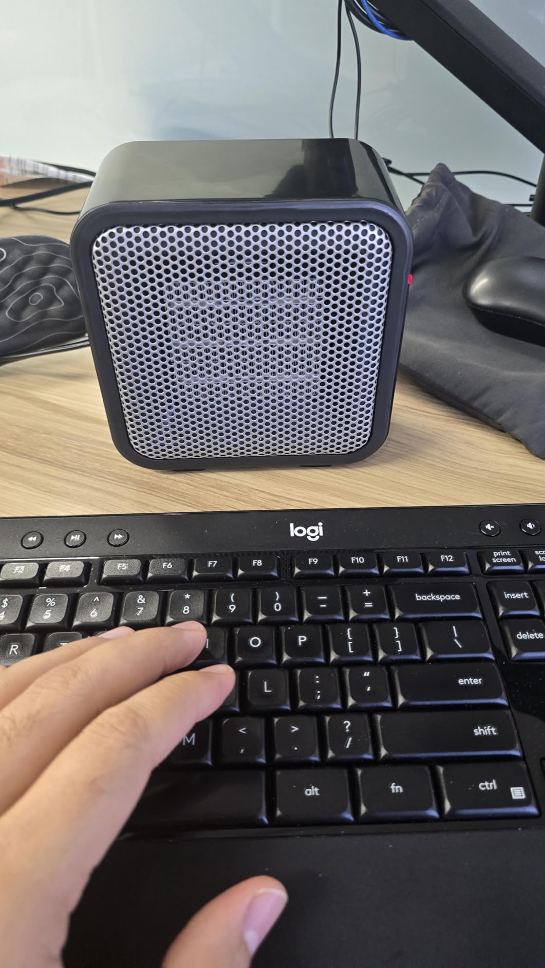 Amazon Basics Ceramic Portable Mini Space Heater for Office Desk, Indoor Use, Fast Heating, Energy Efficient, 500W, With Tip-Over Protection, Lightweight 1.4 lbs, Black customer photo 2
