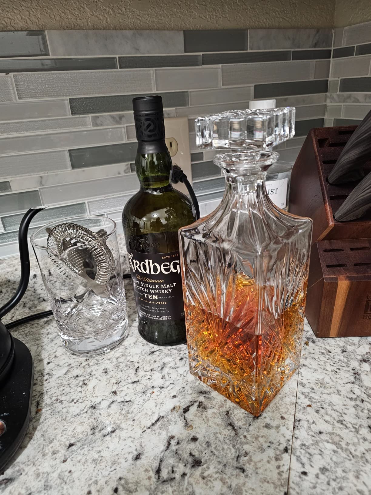 Crystal Whiskey Decanter, Lead-Free Barware Gift for Men, Scotch Bourbon Liquor, Irish Cut, 750ml customer photo 1