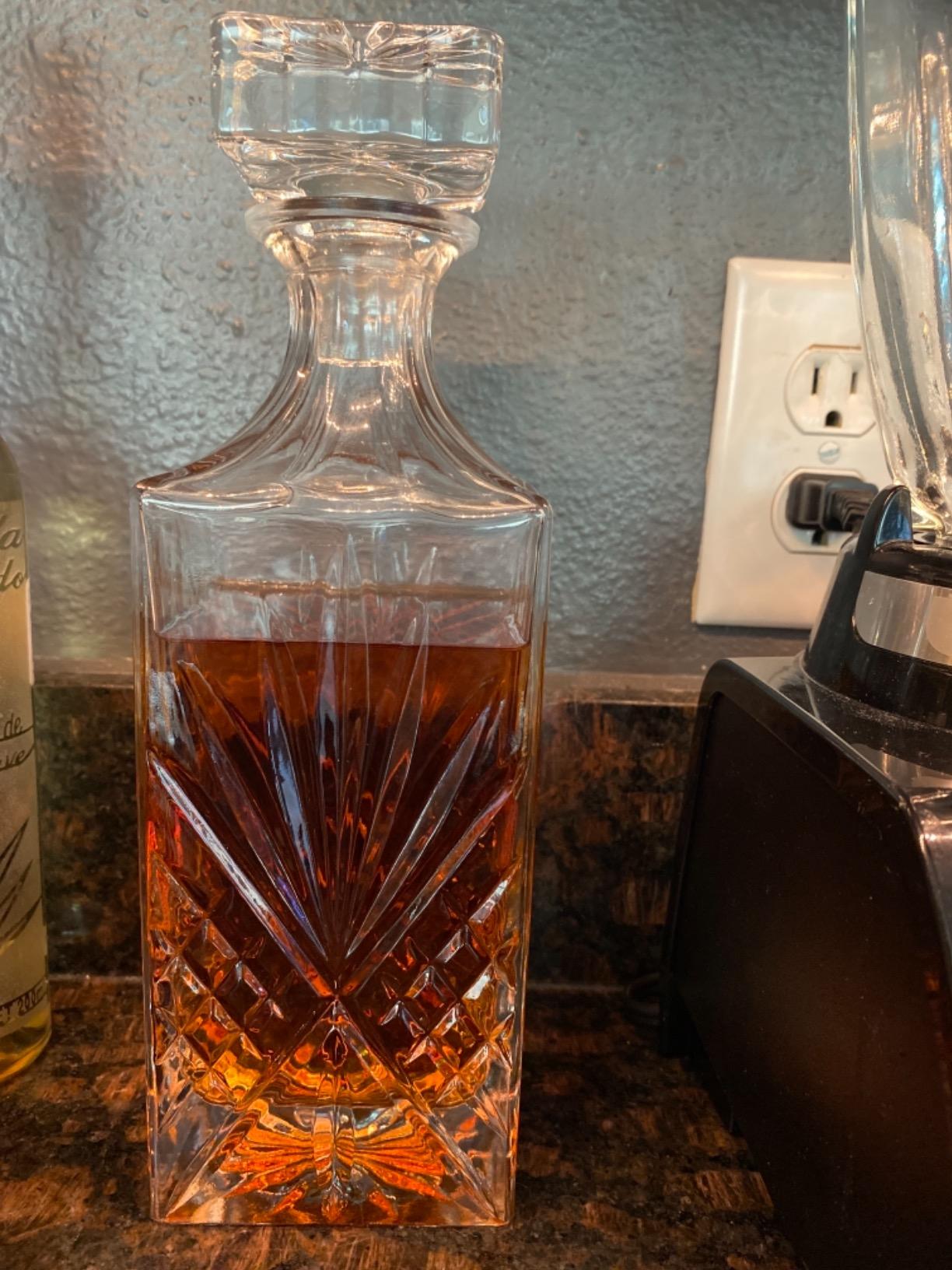 Crystal Whiskey Decanter, Lead-Free Barware Gift for Men, Scotch Bourbon Liquor, Irish Cut, 750ml customer photo 2