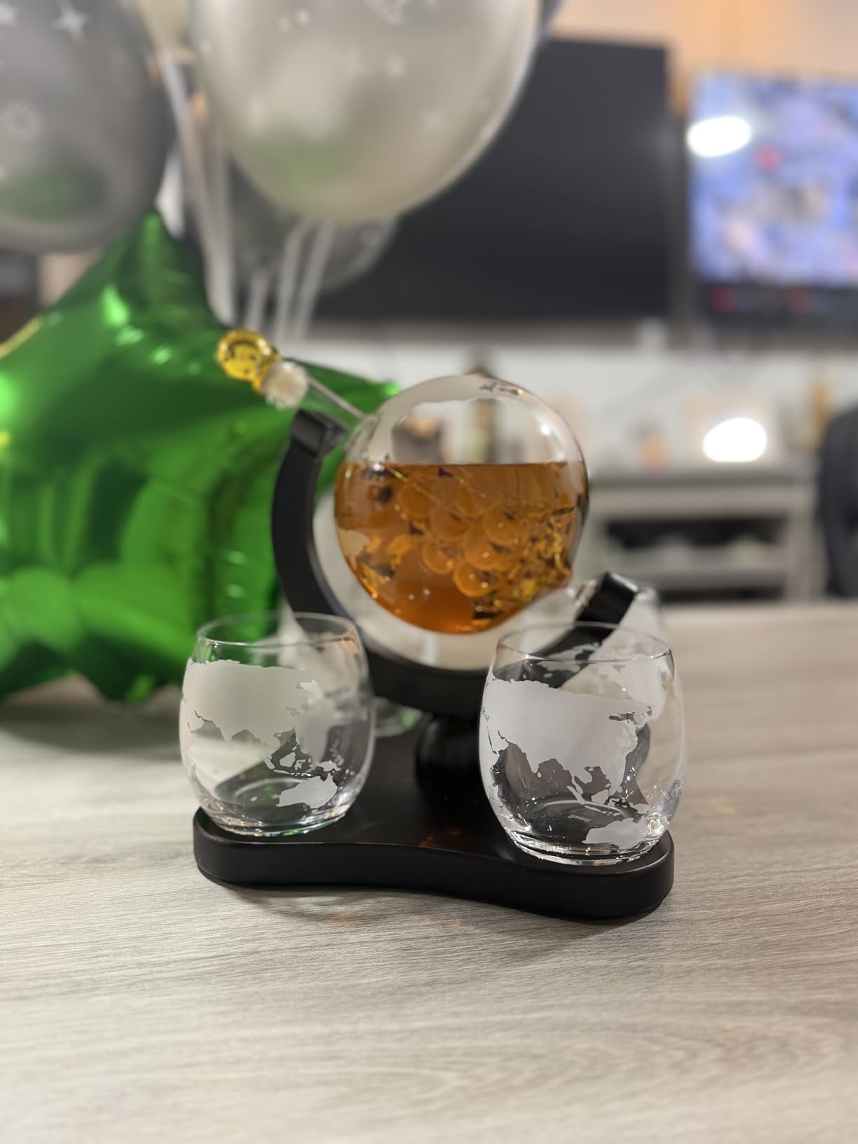 Godinger Whiskey Decanter Globe Set with 4 Etched Glasses for Liquor, Scotch, Bourbon, Vodka - 850ml Clear customer photo 1