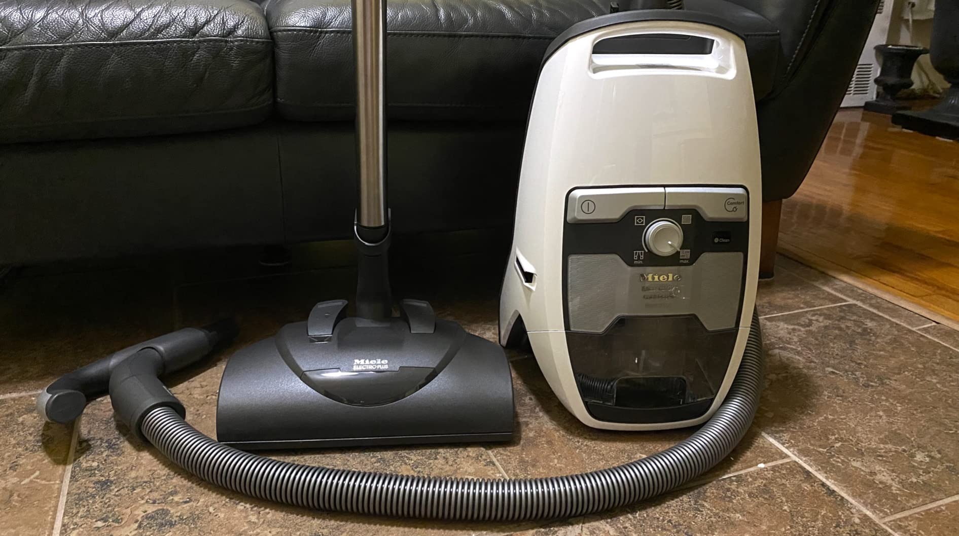 Miele Blizzard CX1 Cat & Dog Bagless Canister Vacuum, Lotus White customer photo 1