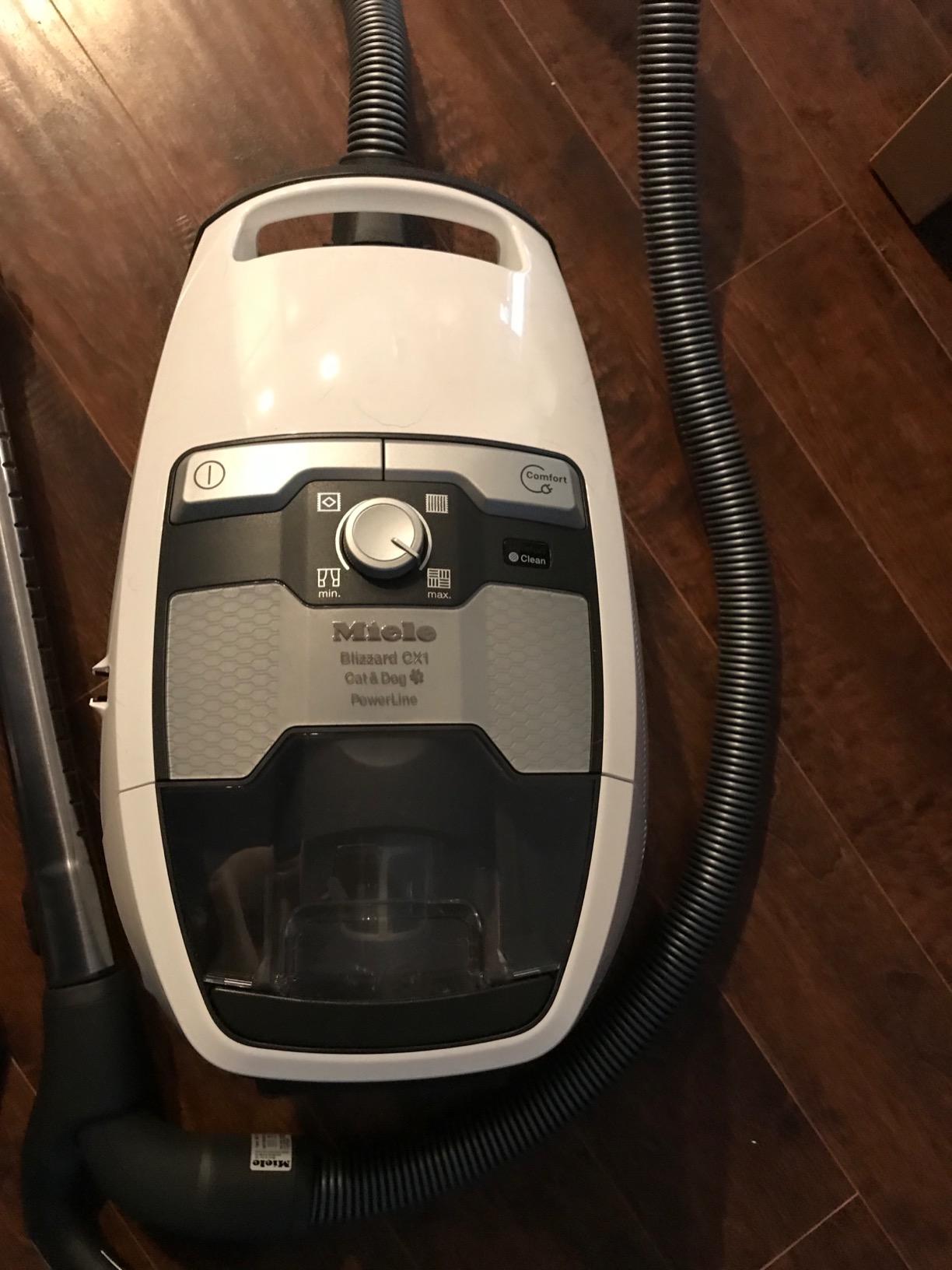 Miele Blizzard CX1 Cat & Dog Bagless Canister Vacuum, Lotus White customer photo 2