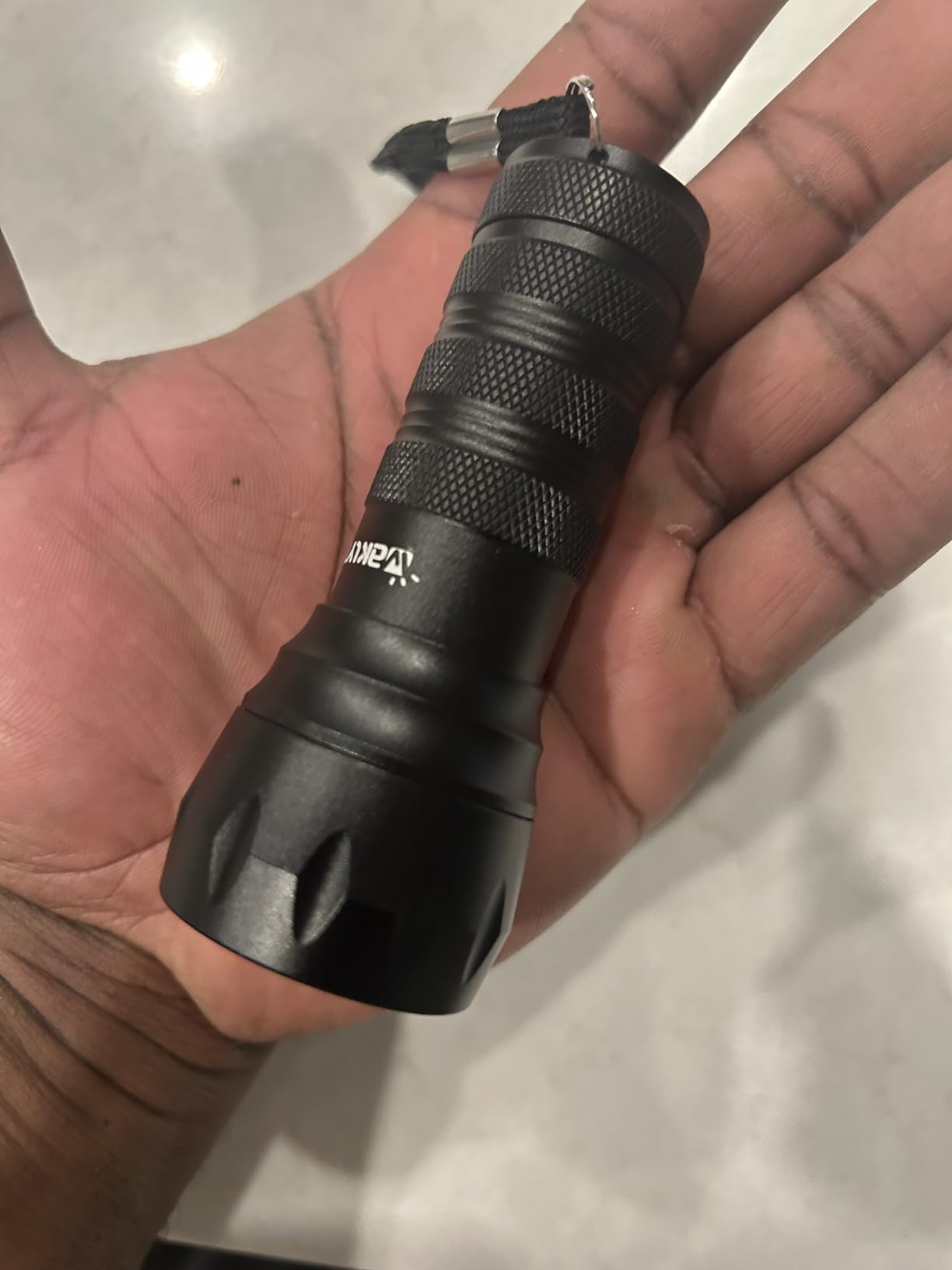 Waklyte Black Light UV Light, 21 LED 395nm UV Flashlight, Powerful Mini Blacklight Flashlight, Small Portable Black Light Flashlight for Pet Urine Detection, Scorpion, Resin Curing, Bed Bug, Nails customer photo 2