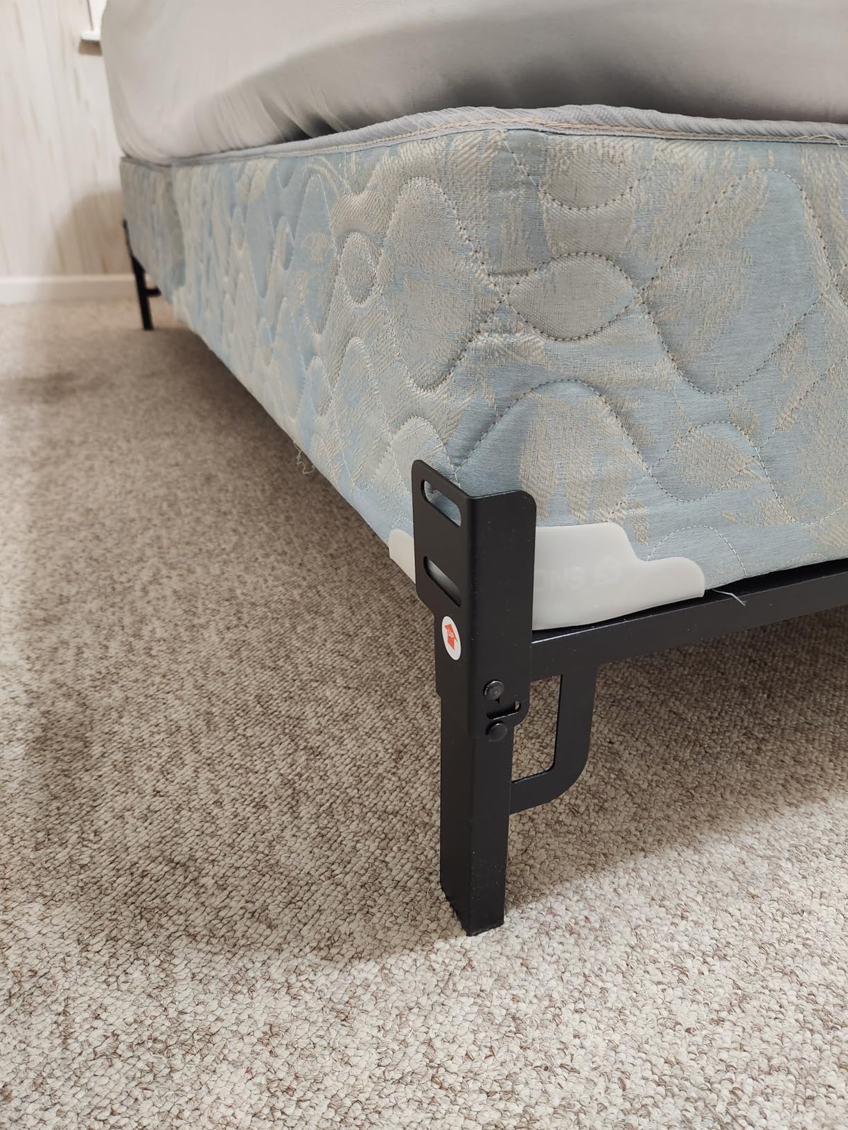 Amazon Basics Metal Bed Frame, 9-Leg Support Base for Box Spring and Mattress, Tool-Free Easy Assembly, No Tools Required, Full Size, Black customer photo 2