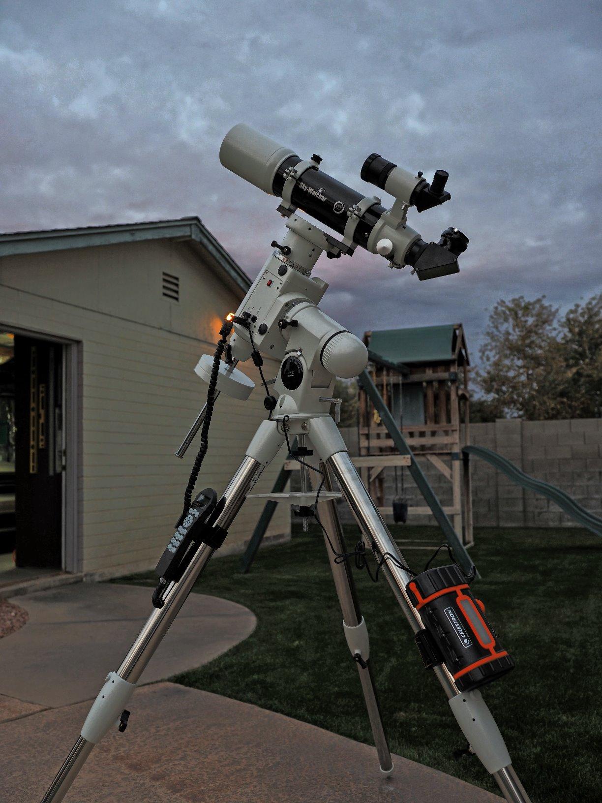Celestron - PowerTank Lithium Pro Telescope Battery - Rechargeable Portable 12V Power Supply for Computerized Telescopes - 17 Hour Capacity/ 158.74Wh - Red/White LED Light - 2 USB Ports customer photo 1