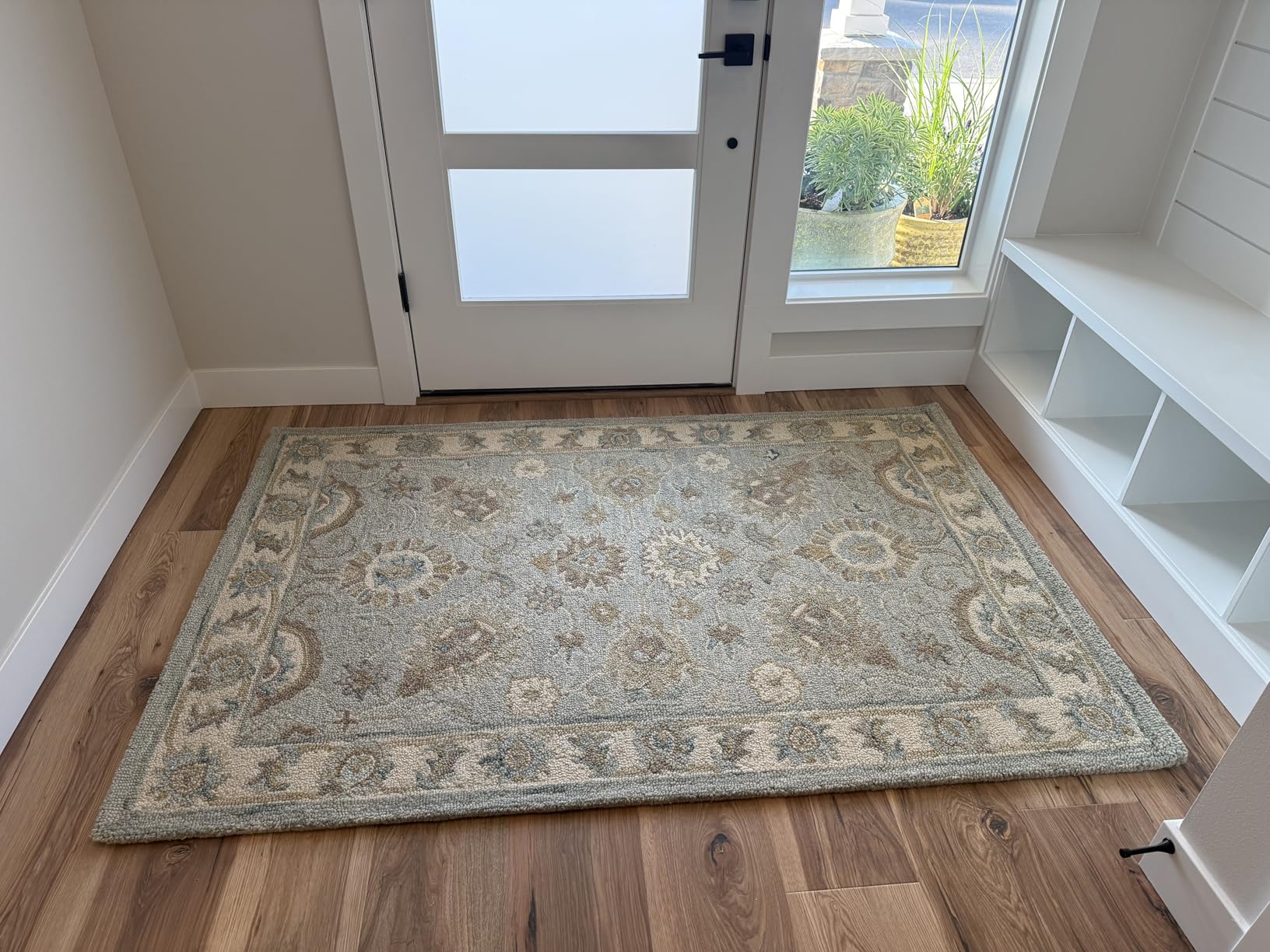 SAFAVIEH Blossom Collection 5' x 8' Sage / Ivory BLM702W Handmade Premium Wool Area Rug customer photo 1