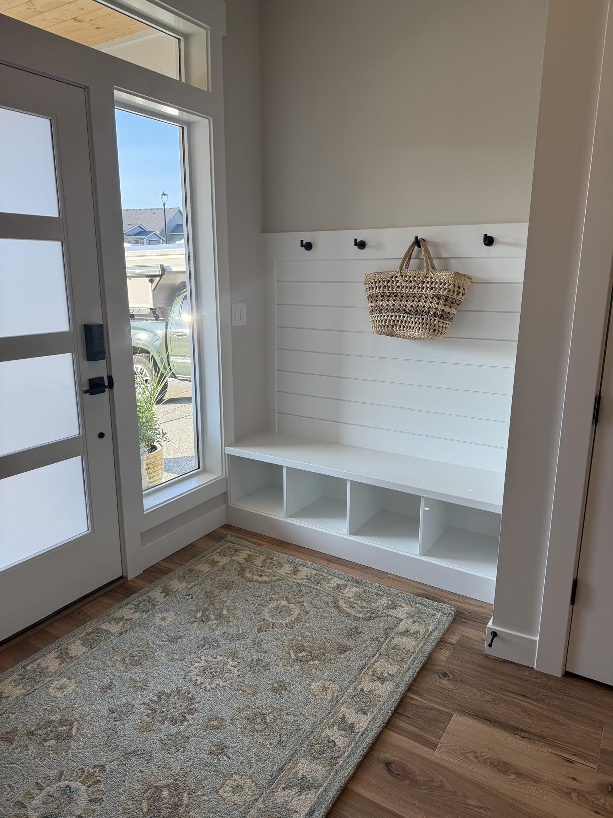 SAFAVIEH Blossom Collection 5' x 8' Sage / Ivory BLM702W Handmade Premium Wool Area Rug customer photo 2