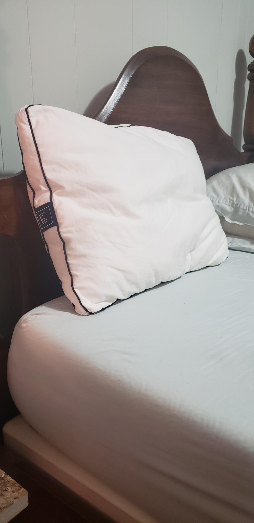 Lull Original 3-Layer Premium Hypoallergenic Pillow - Down Alternative for Neck & Spine Support - Bed Pillows for Sleeping - Cooling, Breathable, Machine Washable with 100-Night Trial - Standard Size customer photo 2