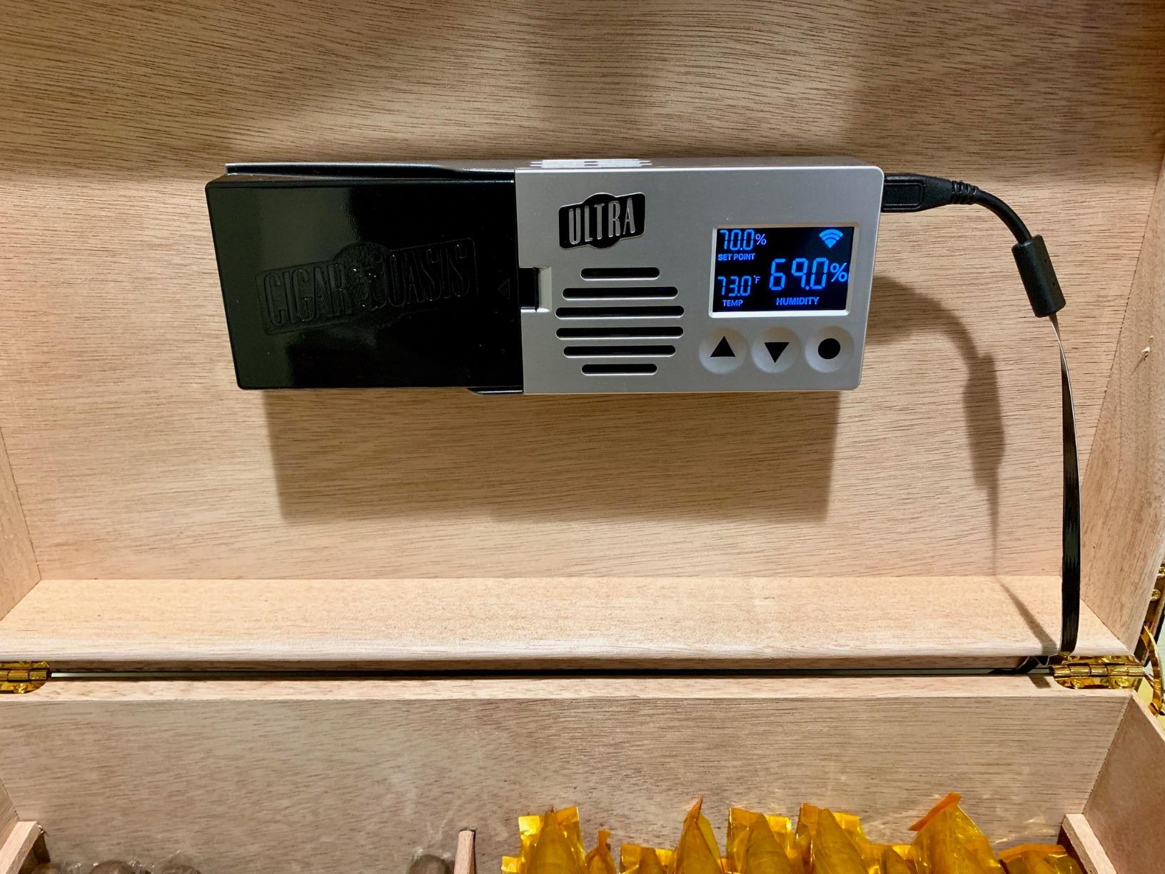 Cigar Oasis Ultra 4.0 Cigar Humidor Humidifier - Electric Humidor Humidifier w/LCD Humidity & Temperature Display, Soft-Touch Buttons - Sensor-Controlled Fan, Humidor for Cigar, 50-100 Cigars customer photo 1