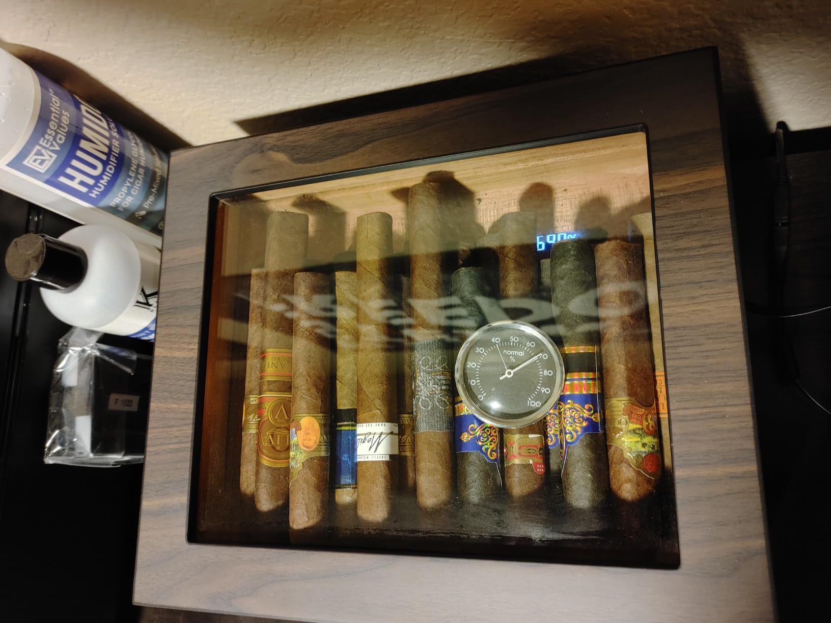 Cigar Oasis Ultra 4.0 Cigar Humidor Humidifier - Electric Humidor Humidifier w/LCD Humidity & Temperature Display, Soft-Touch Buttons - Sensor-Controlled Fan, Humidor for Cigar, 50-100 Cigars customer photo 2