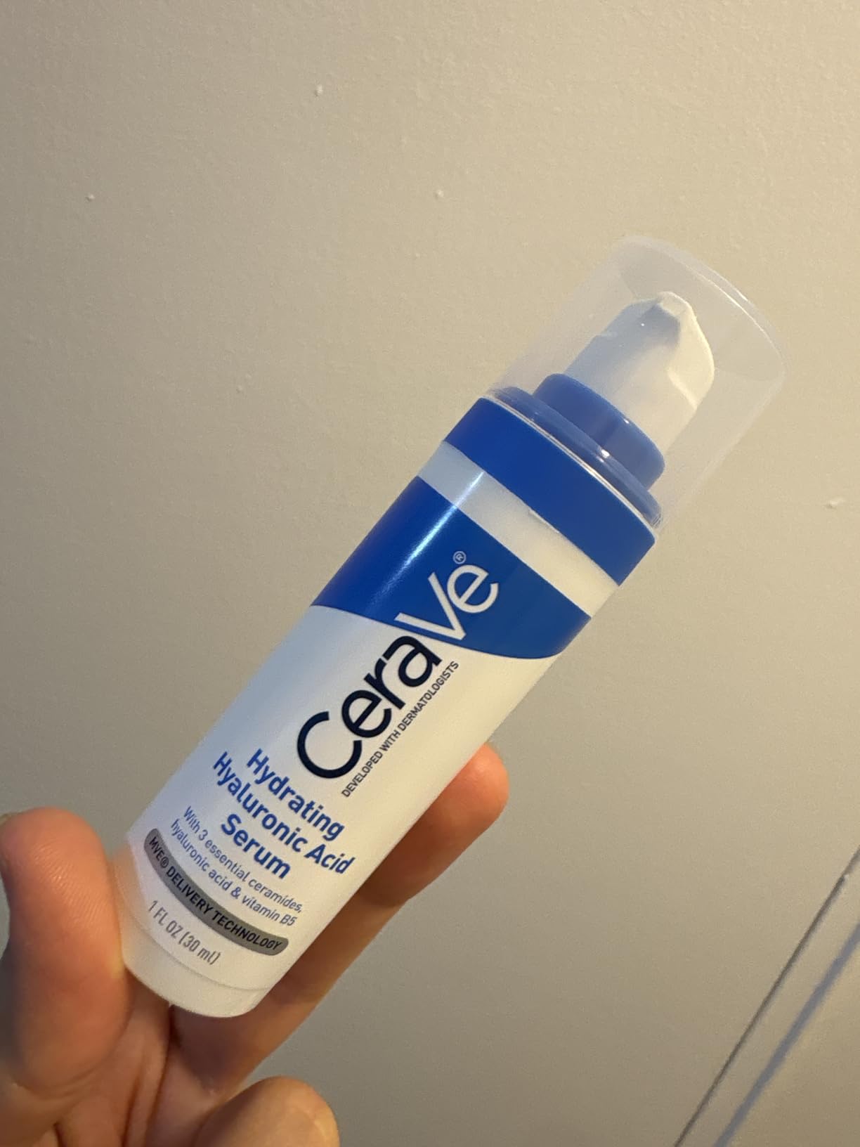 CeraVe Hyaluronic Acid Serum for Face with Vitamin B5 and Ceramides, Hydrating Face Serum for Dry Skin, Fragrance Free, 1 Ounce customer photo 1