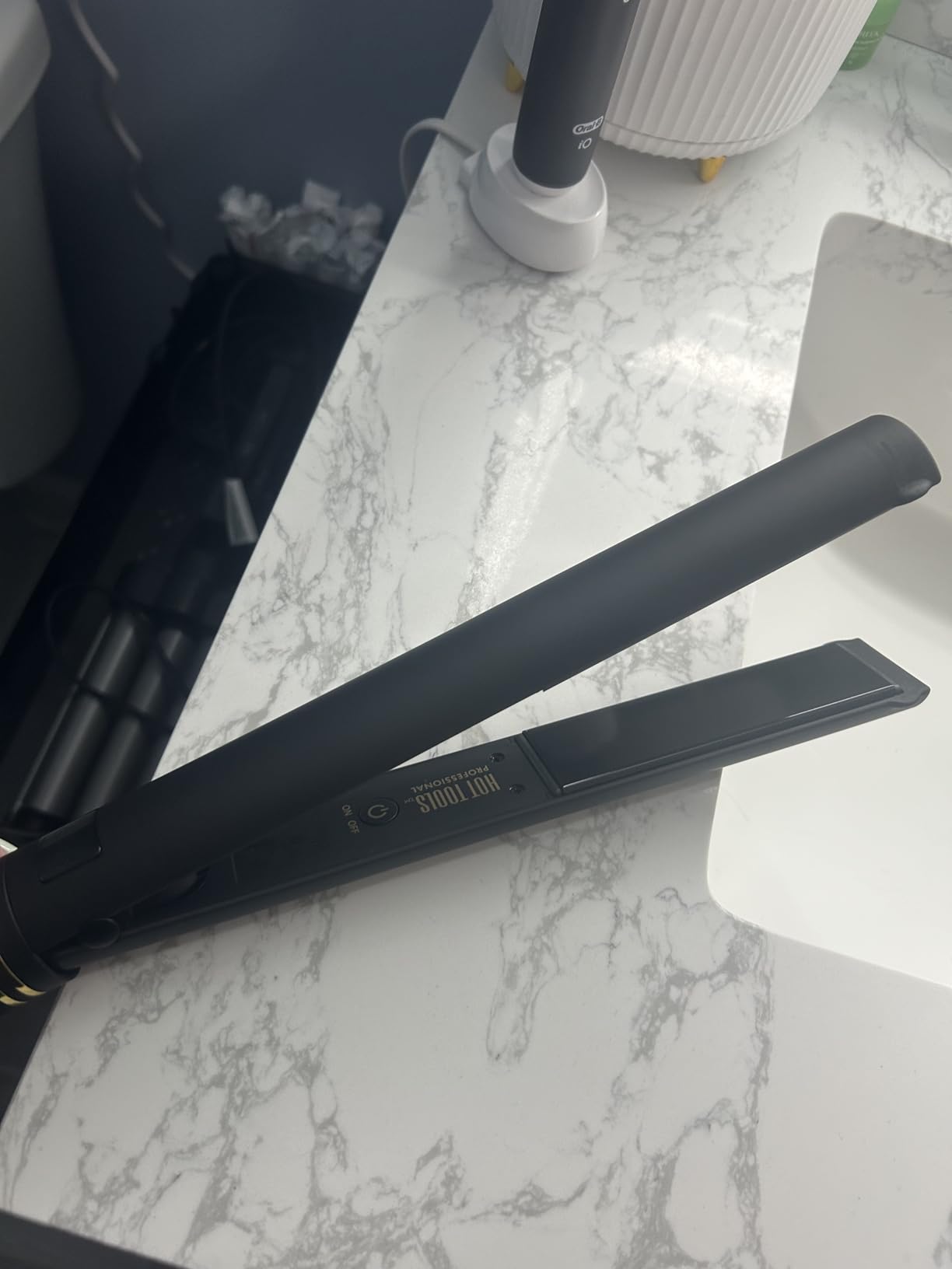 HOT TOOLS Pro Artist Black Gold Ionic 1 Inch Flat Iron - Use as Straightener for Sleek Straight Hair or Use Rounded Edges for Shiny Curls and Waves, Stylist-Preferred Styles customer photo 2