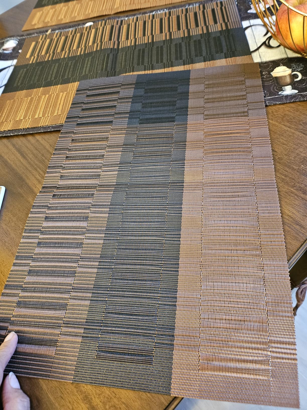 PIGCHCY Placemats, Durable Placemats for Dining Table, Washable Woven Vinyl Kitchen Placemats Set of 4 (Brown) customer photo 2