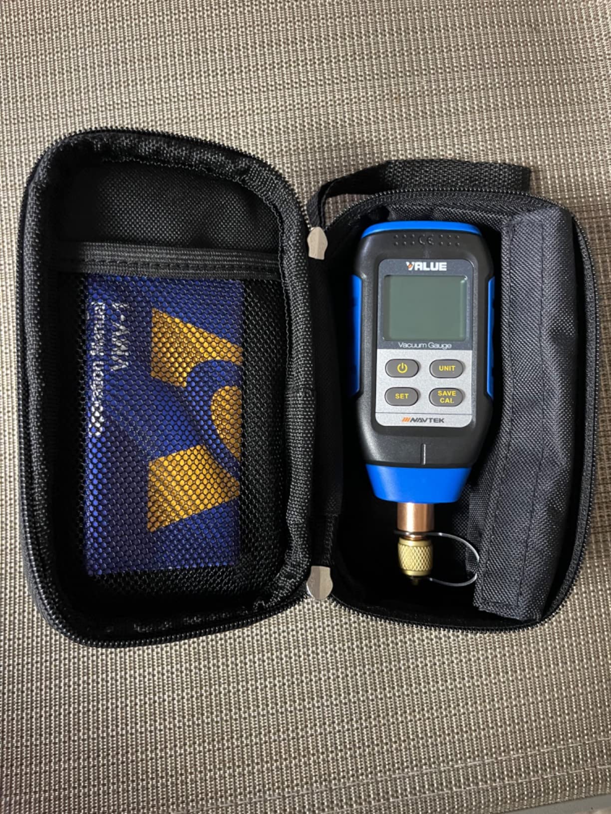 VMV-1 Digital Vacuum Gauge,0-30000 Microns Range, 2% Accuracy, 7/16-20UNF Interface customer photo 1
