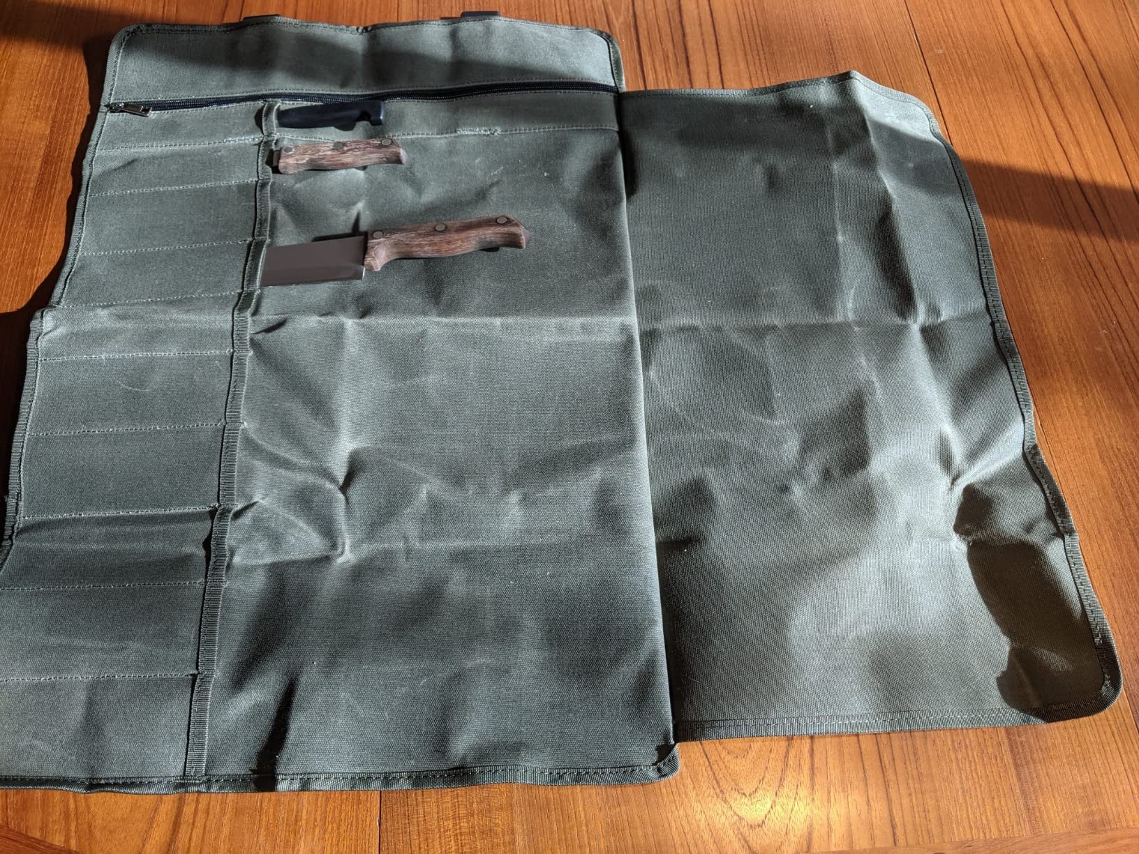 Chef's Knife Roll Bag, Waxed Canvas Knife Cutlery Carrier, Portable Chef Knife Cases, 10 Slots Plus 1 Zipper Pocket, Holds Knives Up To 18.8