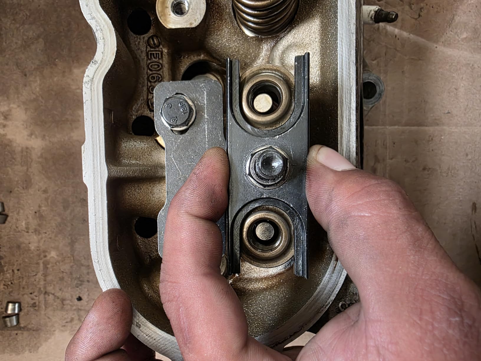 67605 Valve Spring Compressor Tool Compatible with 4.8 5.3 5.7 6.0 6.2 LS1 LS2 LS3 LS6 Chevy LSX Camaro, Corvette, Trans am, GTO, G8, CTS V, GM Trucks customer photo 2