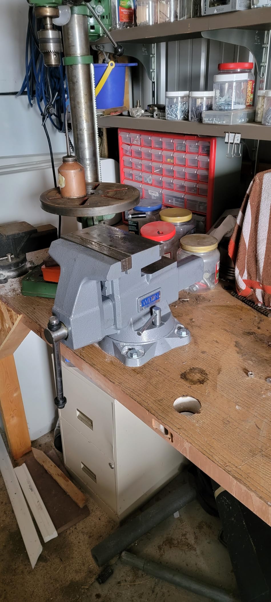 Wilton Reversible Bench Vise, 8 Inch Jaw Width, 9-1/4 Inch and 14-1/2 Inch Jaw Opening, 4-3/4 Inch Throat (Model 4800R) customer photo 1