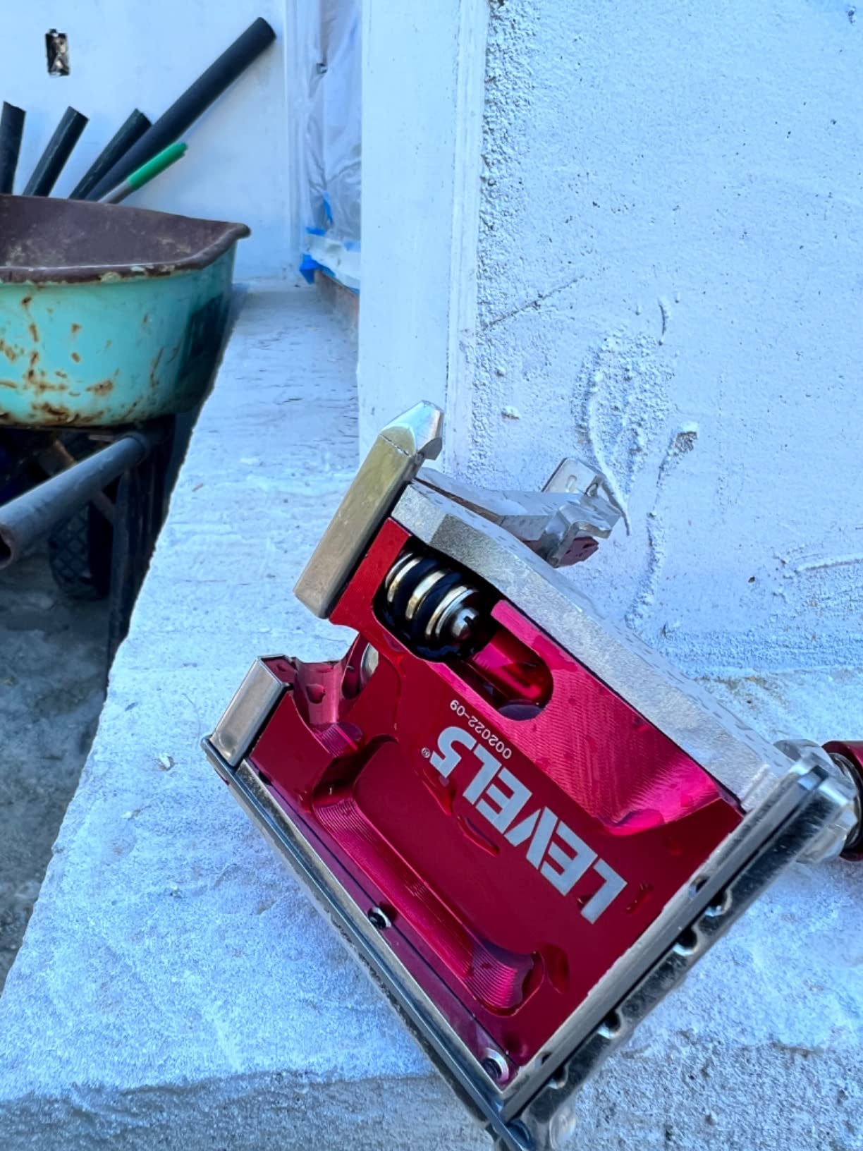 Drywall Finishing Set - LEVEL5 | Pro-Grade | 10 and 12 Inch Flat Boxes, Corner Roller, 3 Inch Corner Finisher, 7 Inch Corner Applicator, Handles, Compound Pump + Filler | Sheetrock Gyprock Wallboard | 4-602 customer photo 2