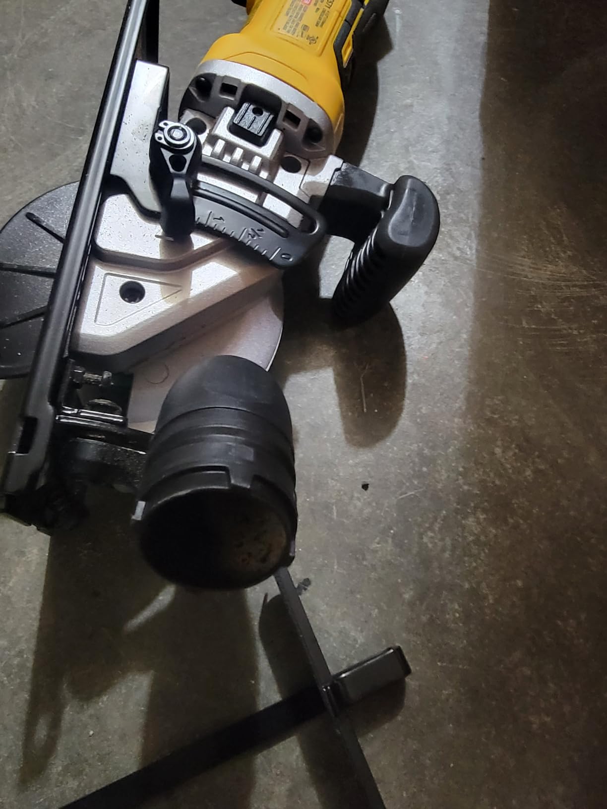 DEWALT ATOMIC 20V MAX Circular Saw, 4-1/2-Inch, Tool Only (DCS571B) customer photo 2