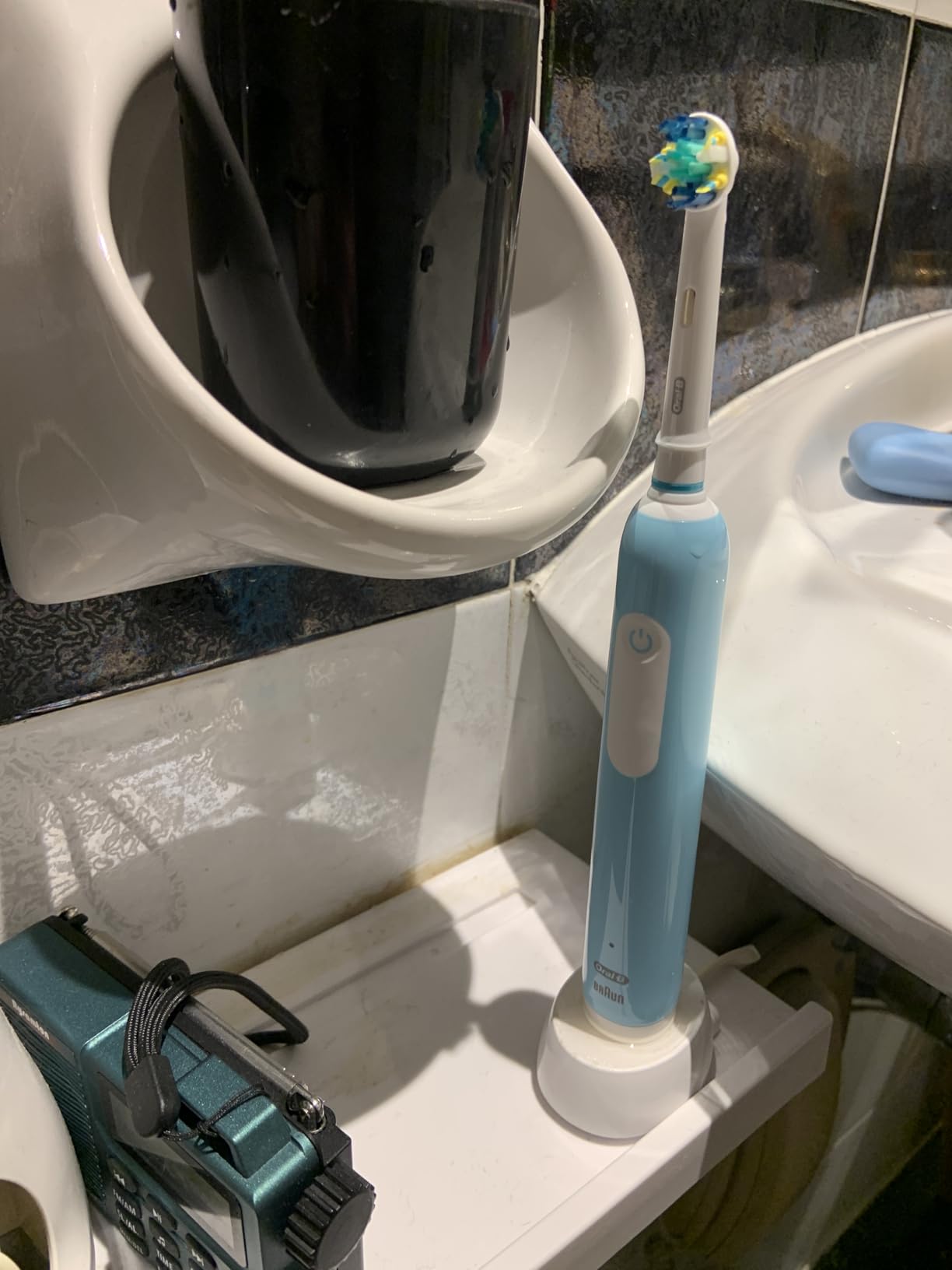 Oral-B Pro 1000 CrossAction Electric Toothbrush, Green customer photo 2