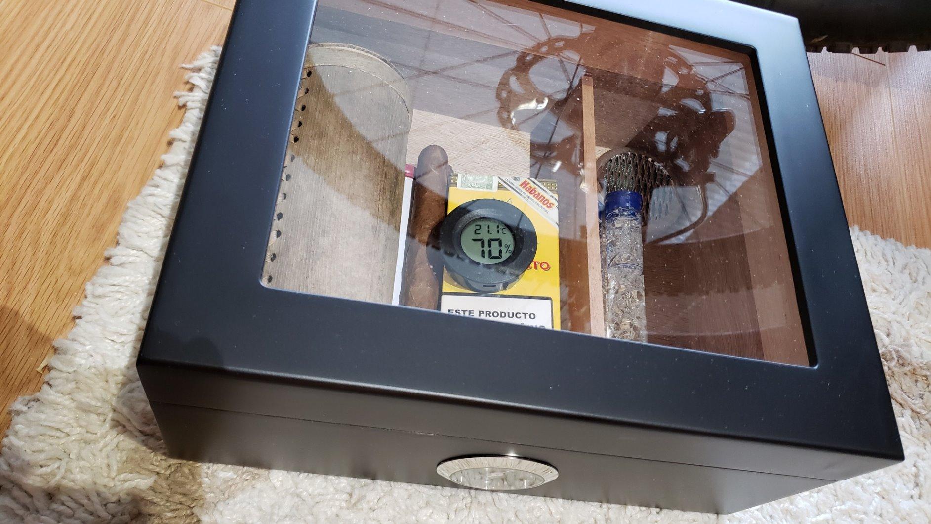 High Gloss Cigar Humidor Cigar Box, Real Solid Spanish Cedar Wood, Luxury Hygrometer and Humidifier, Desktop Humidors Gloss Black (25-50 Walnut) customer photo 2