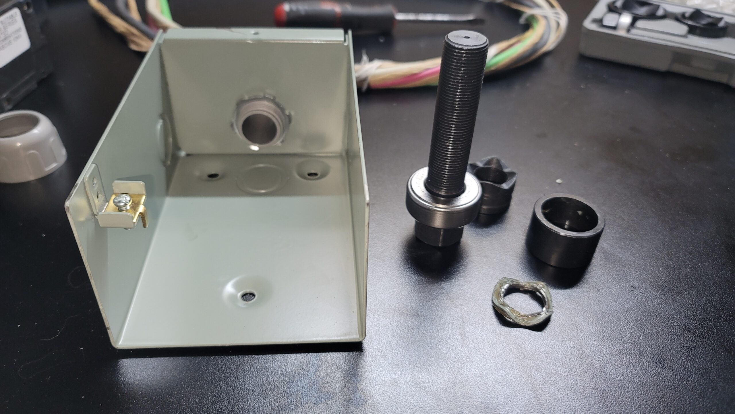 Lichamp Manual Knockout Punch Kit, Heavy Duty Metal Sheet Knock Out Box Hole Cutter Conduit Punch Driver Die Set customer photo 1