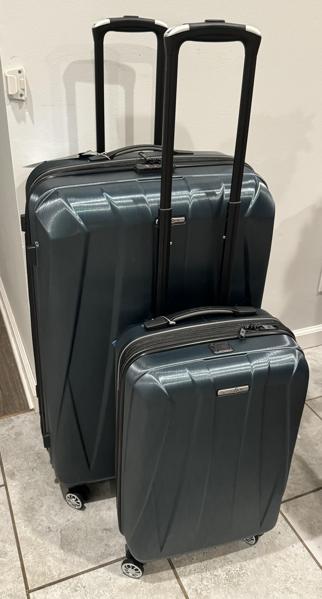Samsonite Centric 2 Hardside Expandable Luggage with Spinner Wheels, Caribbean Blue, Checked-Medium 24-Inch customer photo 1