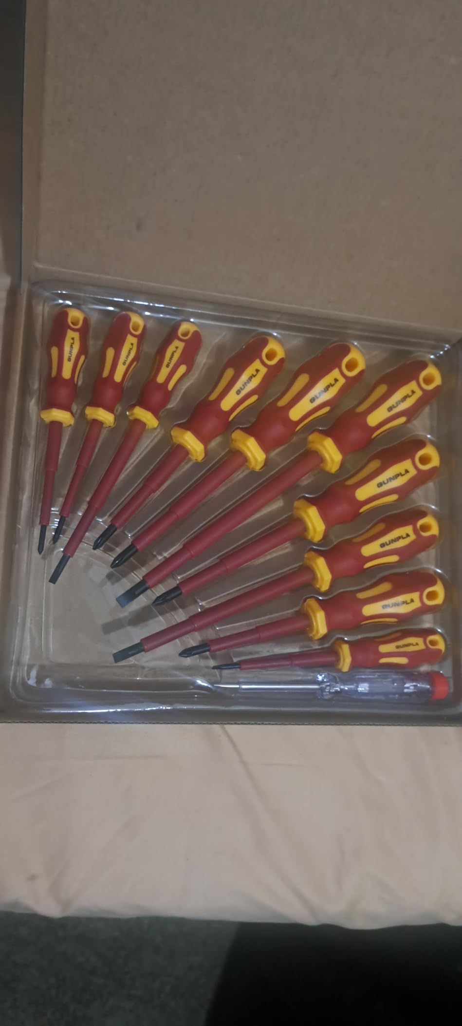 Gunpla 11 Pieces VDE Insulated Screwdriver Set, 1000V with Black Tip Magnetic, TPR Handle Electrician Soft-Grip Slotted Phillips and Pozi Tools with Safety Tester for Electrician Repair customer photo 2