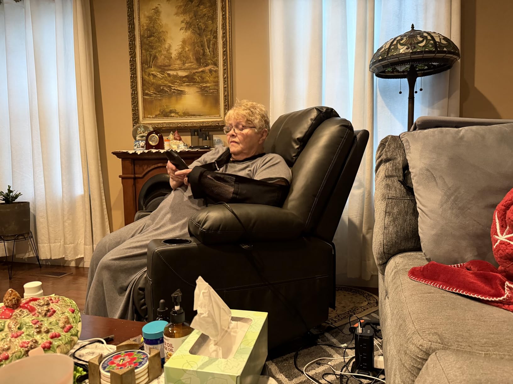 MCombo Large Power Lift Recliner Chair with Massage and Heat for Tall Elderly People, 3 Positions, Cup Holders, and USB Ports, Faux Leather 7516 (Large, Dark Brown) customer photo 2