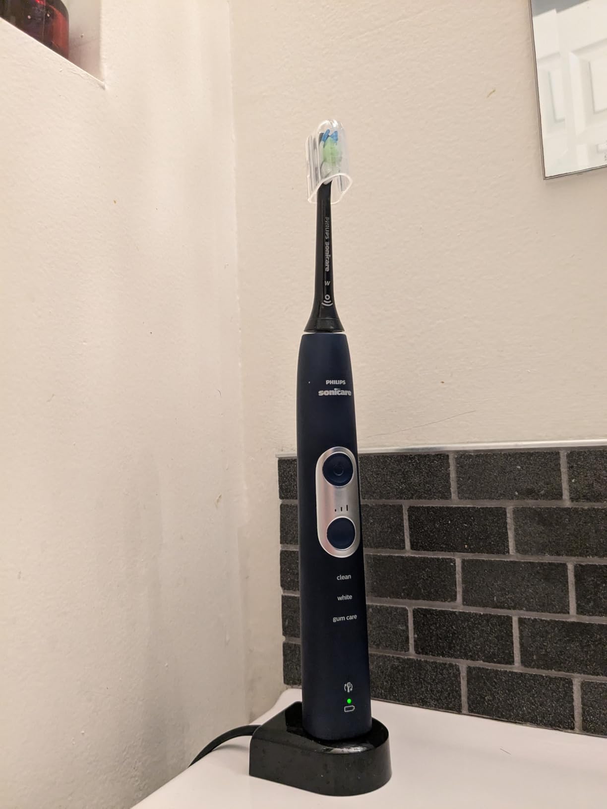 Philips Sonicare ProtectiveClean 6100 Rechargeable Electric Toothbrush, with Pressure Sensor, 3 Cleaning Modes, SmarTimer and QuadPacer, 14-Day Battery Life, Travel Case, Deep Purple, Model HX6471/03 customer photo 2