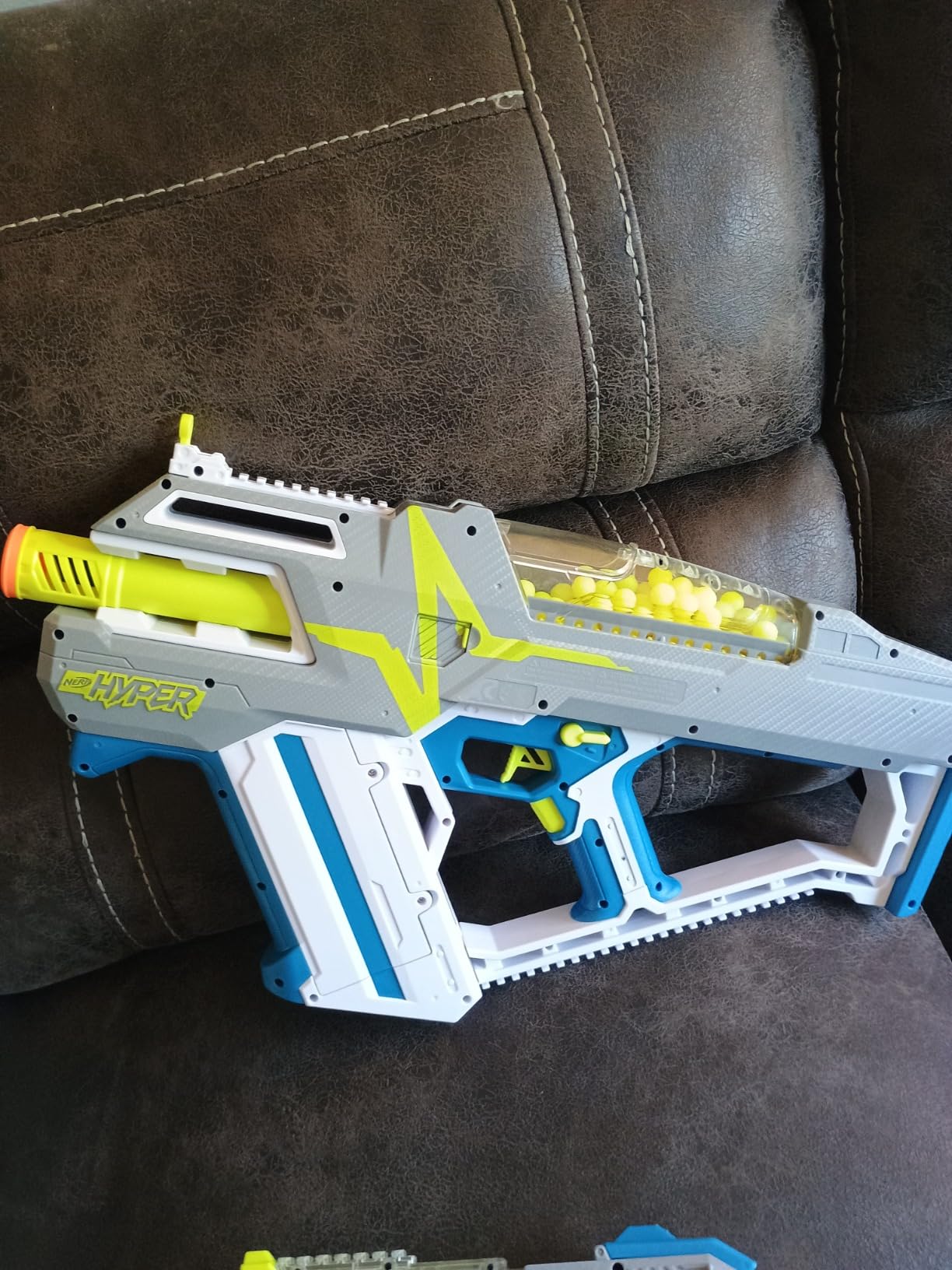 Nerf Hyper Mach-100 Fully Motorized Blaster, 80 Hyper Rounds, Eyewear, Up to 110 FPS Velocity, Easy Reload, Holds Up to 100 Rounds customer photo 2