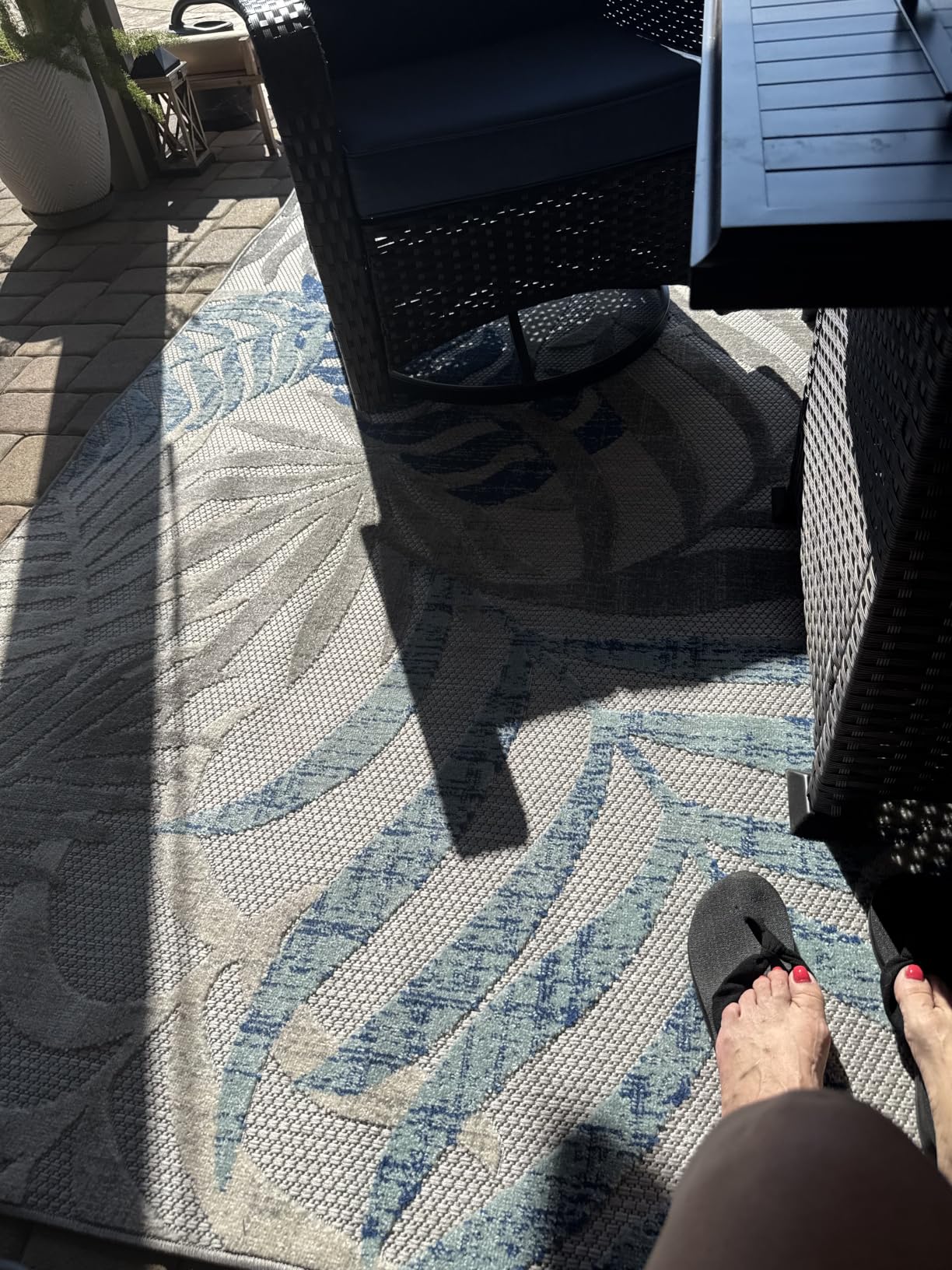 JONATHAN Y Tropics Palm Leaves Indoor Outdoor Area Rug 8X10 Gray/Blue, Boho for Backyard, Patio, Porch, Easy-Cleaning, High Traffic, Pet-Friendly, Non-Shedding (AMC100A-8) customer photo 1