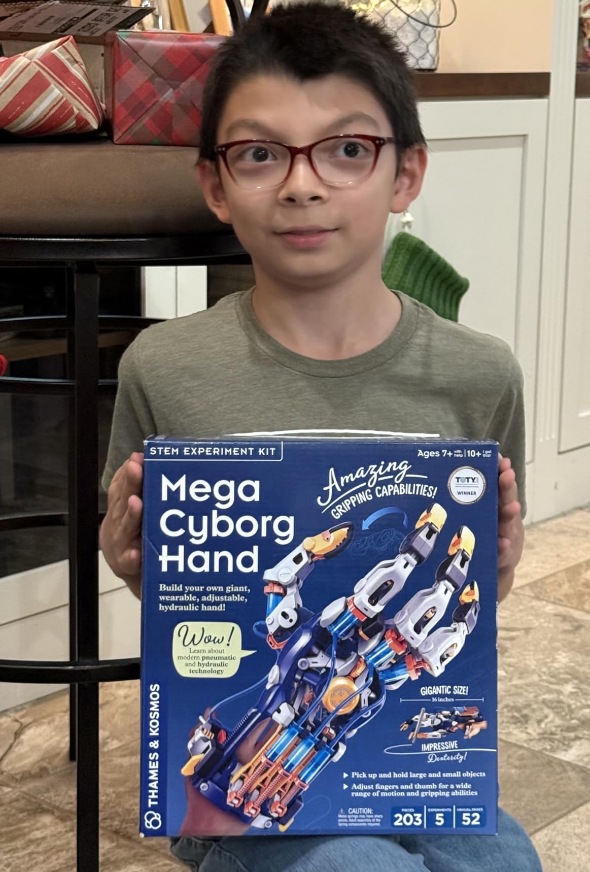 Thames & Kosmos Mega Cyborg Hand STEM Experiment Kit - Build Your Own GIANT Hydraulic Amazing Gripping Capabilities customer photo 1