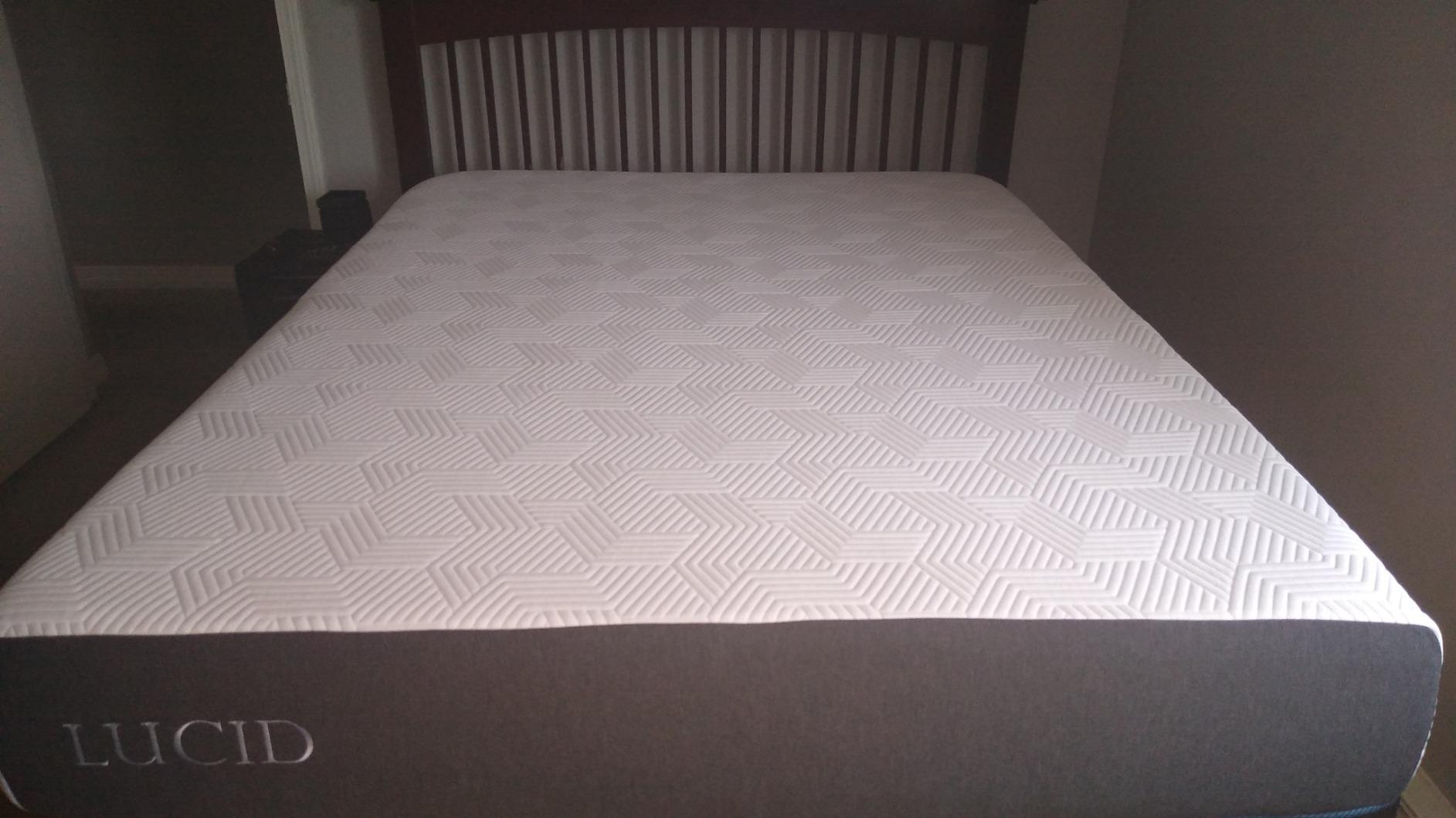 Lucid 10 Inch Medium Gel Memory Foam Mattress, Bamboo Charcoal & Cooling Gel, Fiberglass Free, Bed in a Box, CertiPUR-US Certified, Queen Size customer photo 1