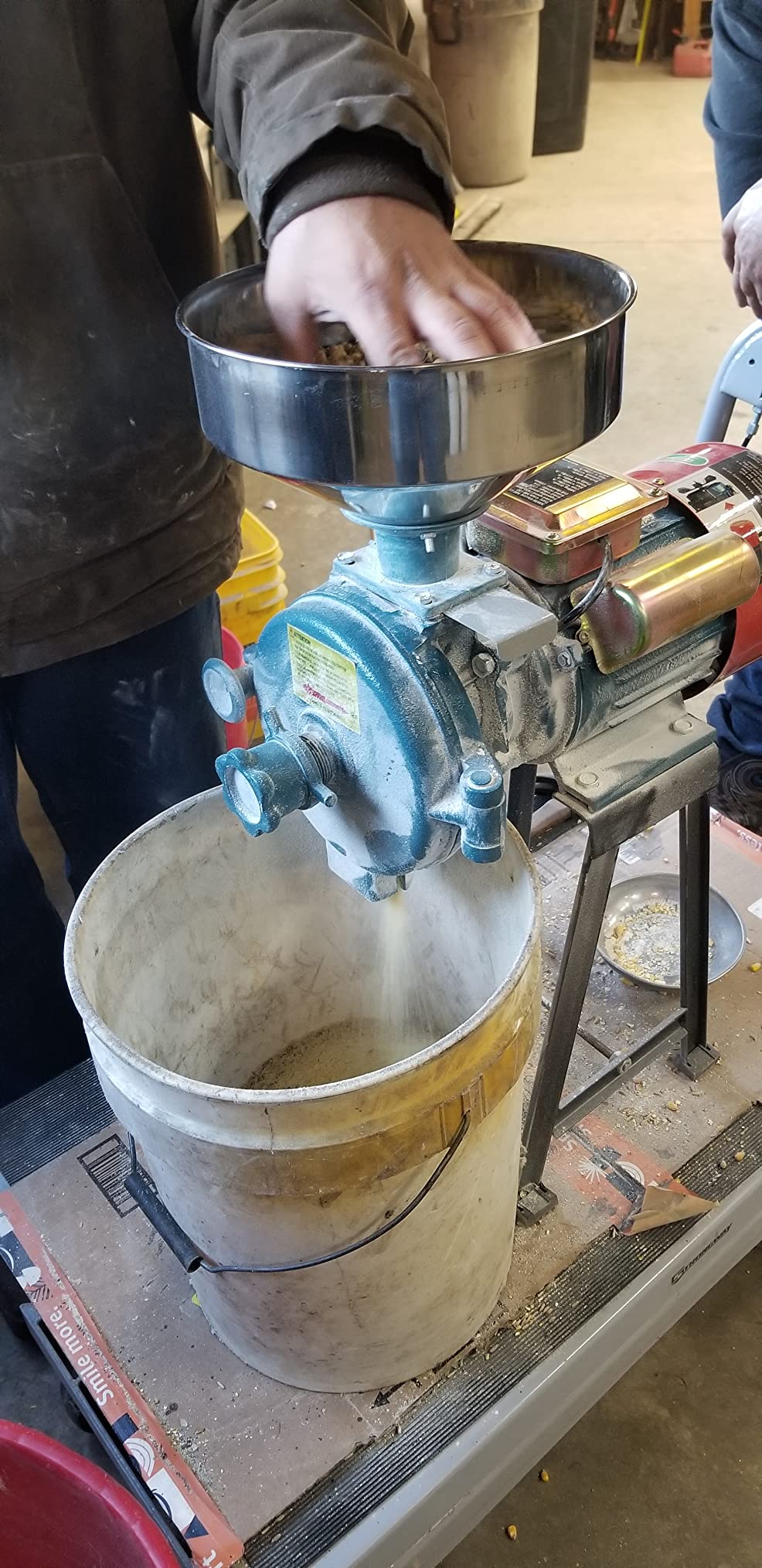 NAIZEA Electric Grain Mill Grinder Corn Grinder, 3000W 110V Commercial Flour Mill Machine with Funnel, Feed Grinders for Corn, Wheat, Rice, Cereals, Molino de Maiz Electrico (Dry Grinders) customer photo 1