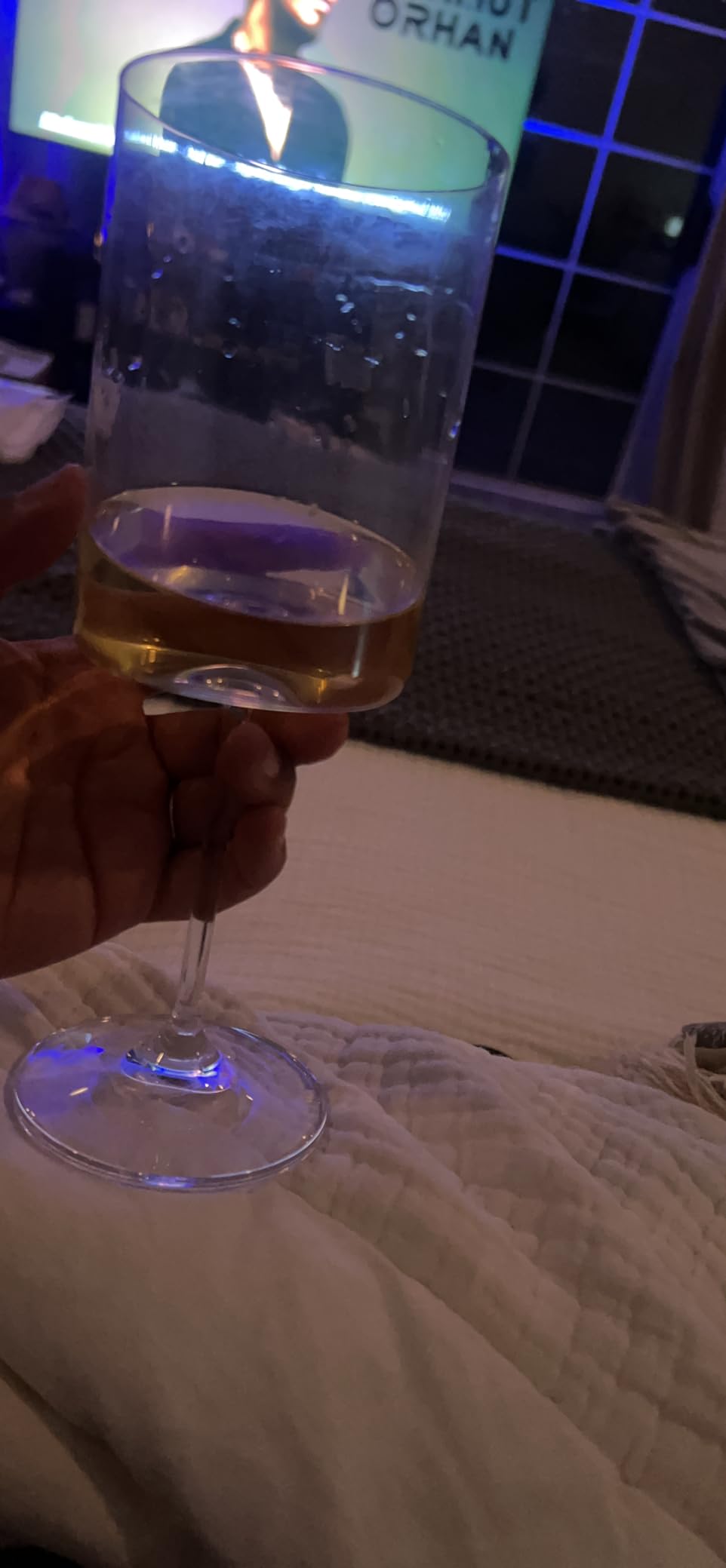 JoyJolt Champagne Flutes, Claire Collection Crystal Champagne Glasses Set of 2, 5.7 Ounce Capacity, Exquisite Craftsmanship, Ideal for Home Bar, Special Occasions - Made in Europe customer photo 1