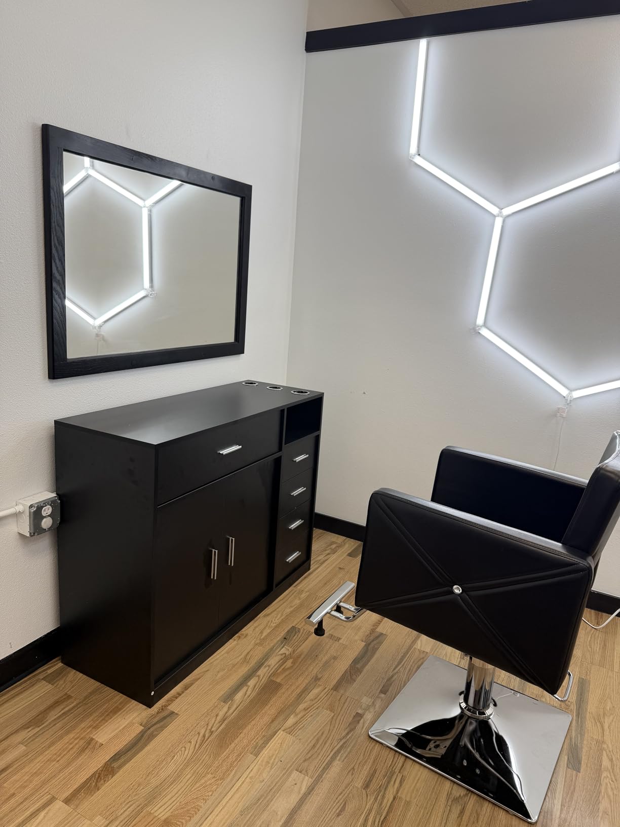 Artist hand Salon Chair for Hair Stylist with Heavy Duty Hydraulic Pump, 360 Degrees Rolling Swivel Spa Beauty Equipment, Max Load Weight 330 Lbs customer photo 1