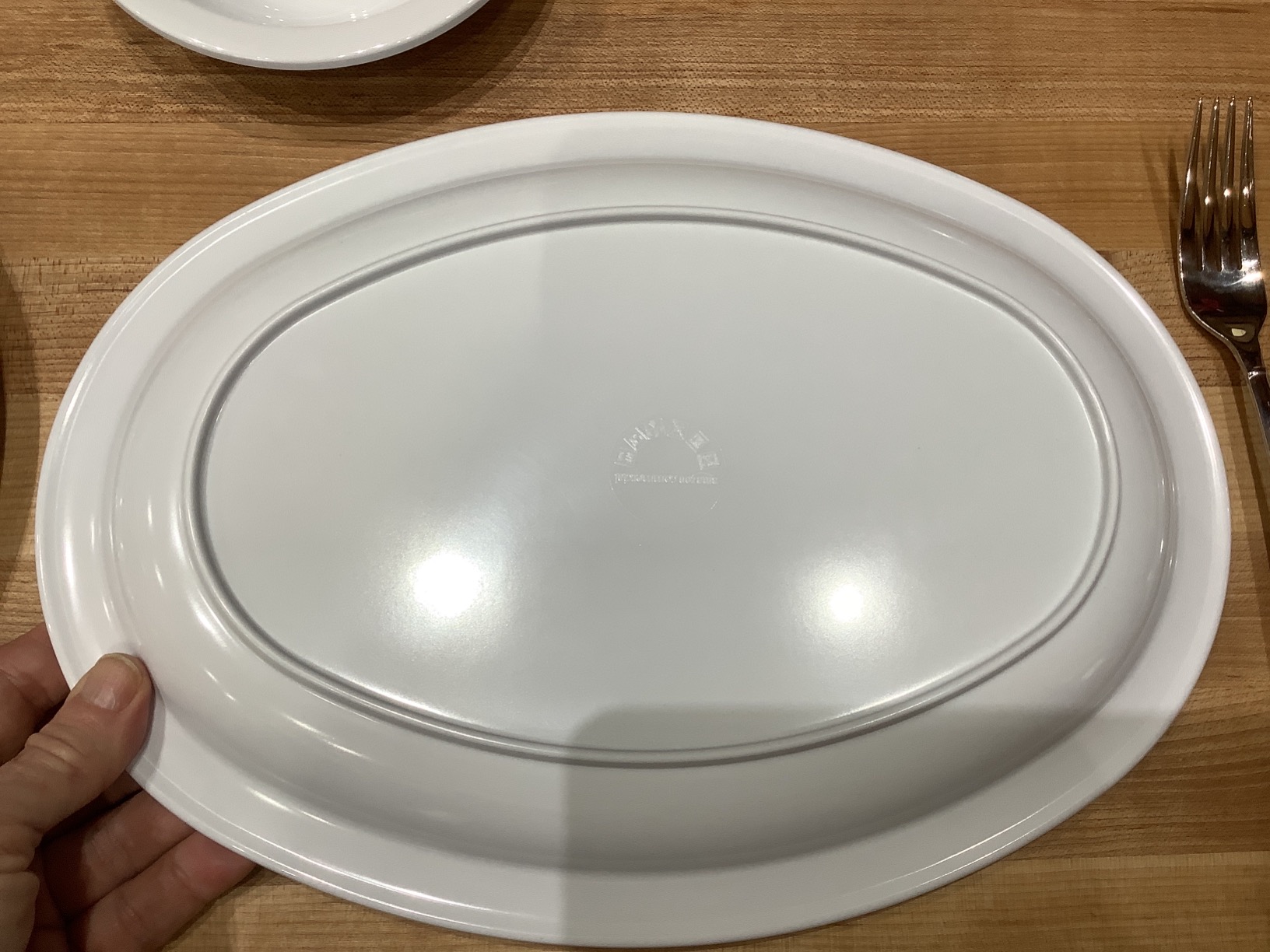 Amazon Basics Melamine Dinner Plates for Restaurants and Home, Dishwasher Safe, BPA Free, Break and Crack Resistant, 10.5