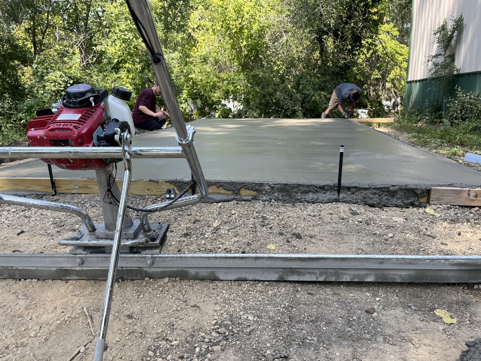 TOMAHAWK 1.6 HP Honda Gas Vibrating Concrete Power Screed Motor with 4ft Aluminum Magnesium Board Straight Edge Bar Set and 360° Handles with GX35 Honda Engine customer photo 1