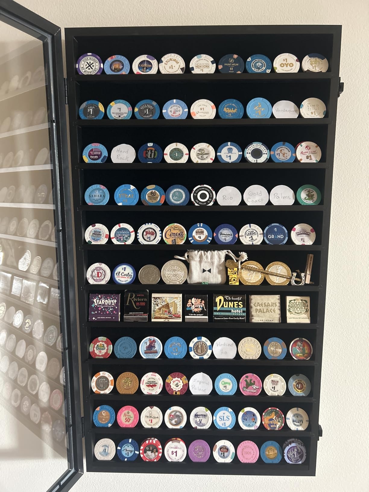 Jinchuan Military Challenge Coin Display Case Lockable Cabinet Rack Holder Shadow Box with Removable 2 Grooves Shelves and Anti Dust Door for Casino Poker Chips Collectibles, Small - Black customer photo 1