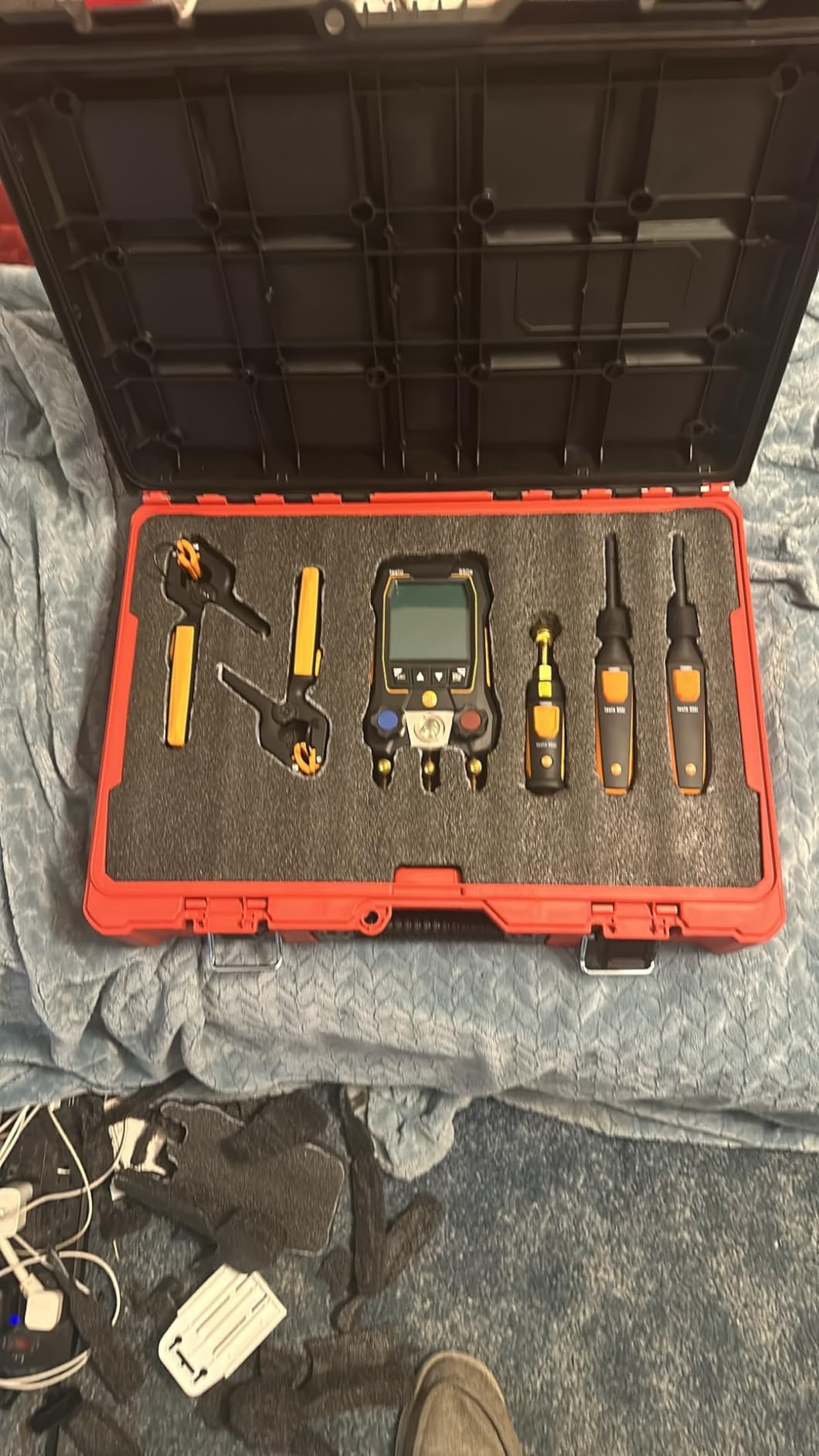 testo 550s AC Manifold Gauge Set - Manifold Gauges HVAC - Incl. 2 Wired Temperature Clamp Probes - Recharge Kit with Superheat, Subcooling For AC, Refrigeration & Heat Pumps - Bluetooth customer photo 2