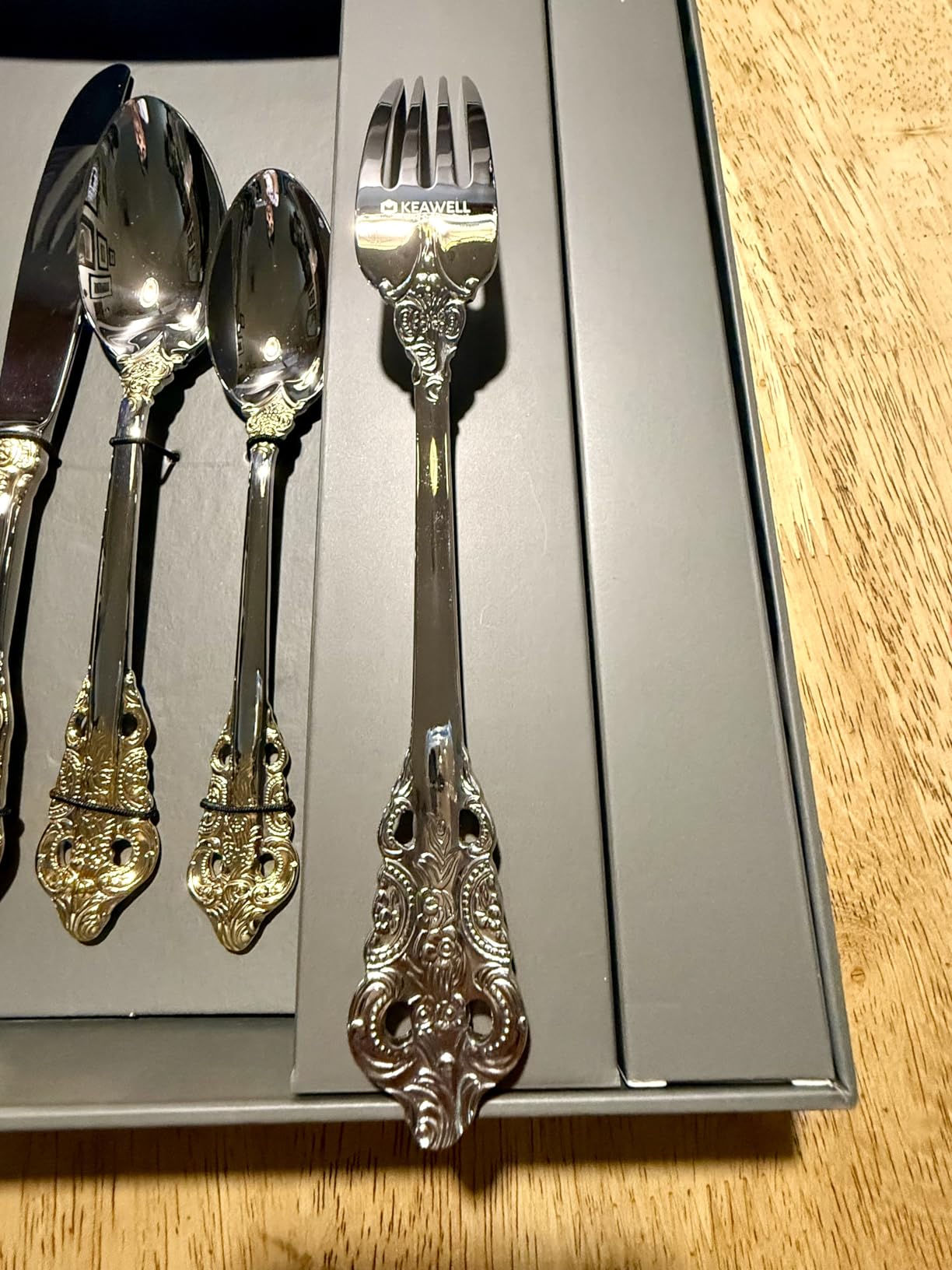 KEAWELL Luxury 20 Pieces 18/10 Stainless Steel Flatware set, Service for 4, silver plated with gold accents, Fine Silverware set and Dishwasher Safe (Gold Accent) customer photo 2