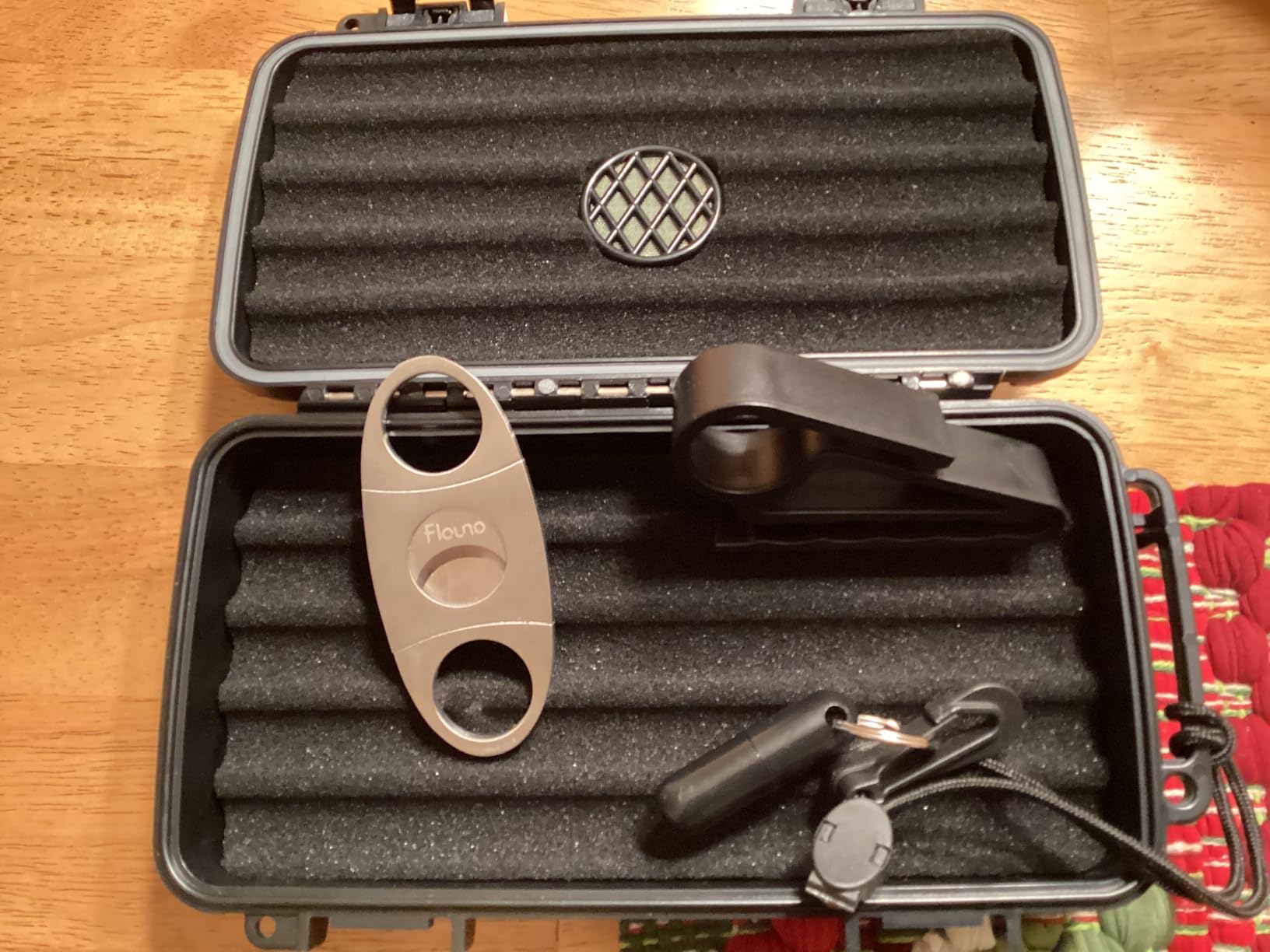 Flauno Travel Cigar Humidor Case - Portable Cigar Box with Humidifier Disc & Cigar Cutter | Waterproof | Crushproof | Airtight | Durable (Holds up to 5 Cigars) customer photo 2