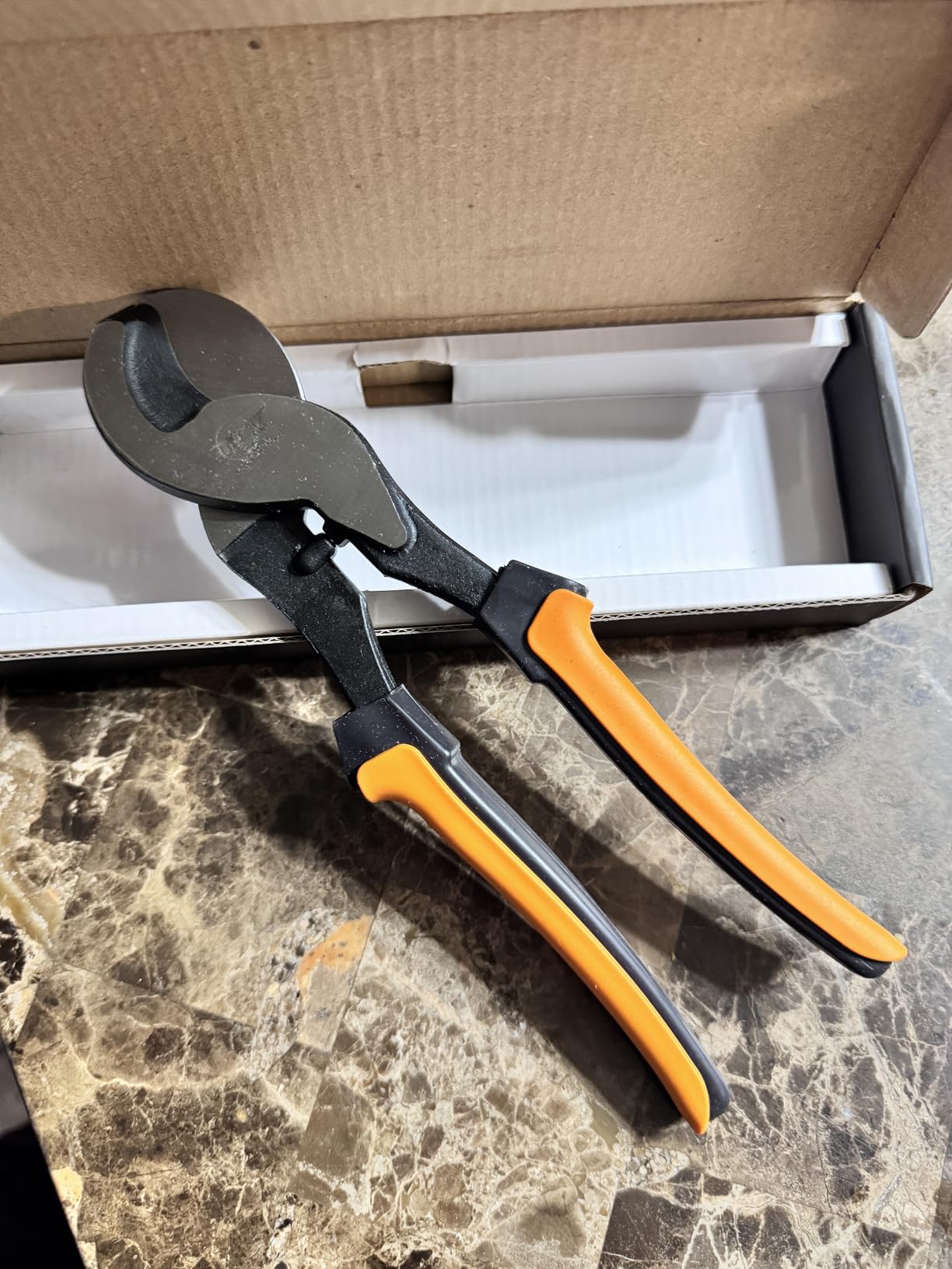 Mutt Tools 10 Inch Heavy Duty Cable Cutters for Electrical Wire - Professional Cable Shears for Copper & Aluminum - Cuts up to 2/0 Wire - Cable Cutter with Ergonomic Grip customer photo 1