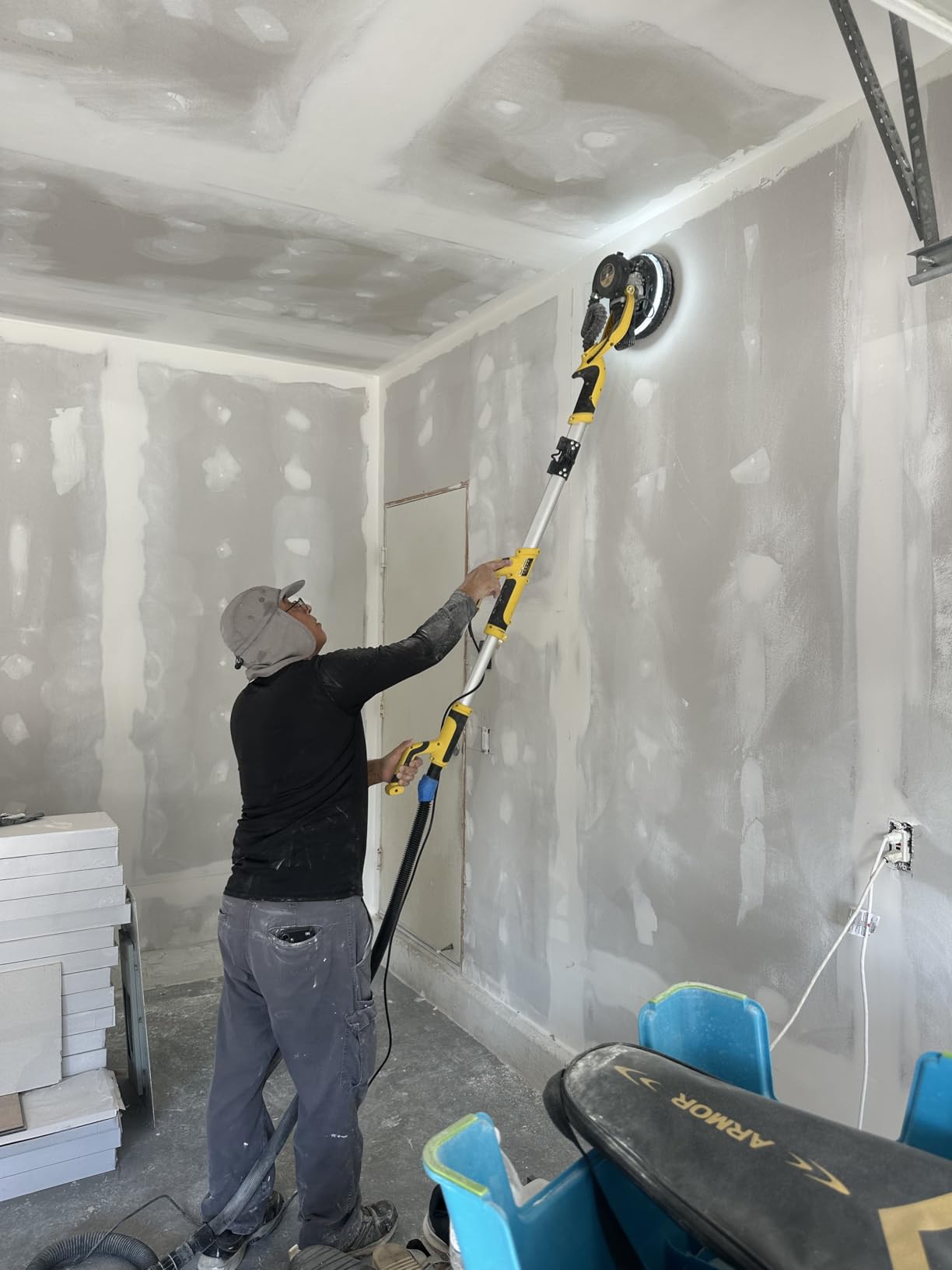 Drywall Sander, Electric Drywall Sander with Vacuum, Automatic Dust Removal, 7 Variable Speed, 900-1800RPM, 26' Power Cord, Labor-Saving Handle and Patented Fixture for Ceiling Sanding, LED Light customer photo 2
