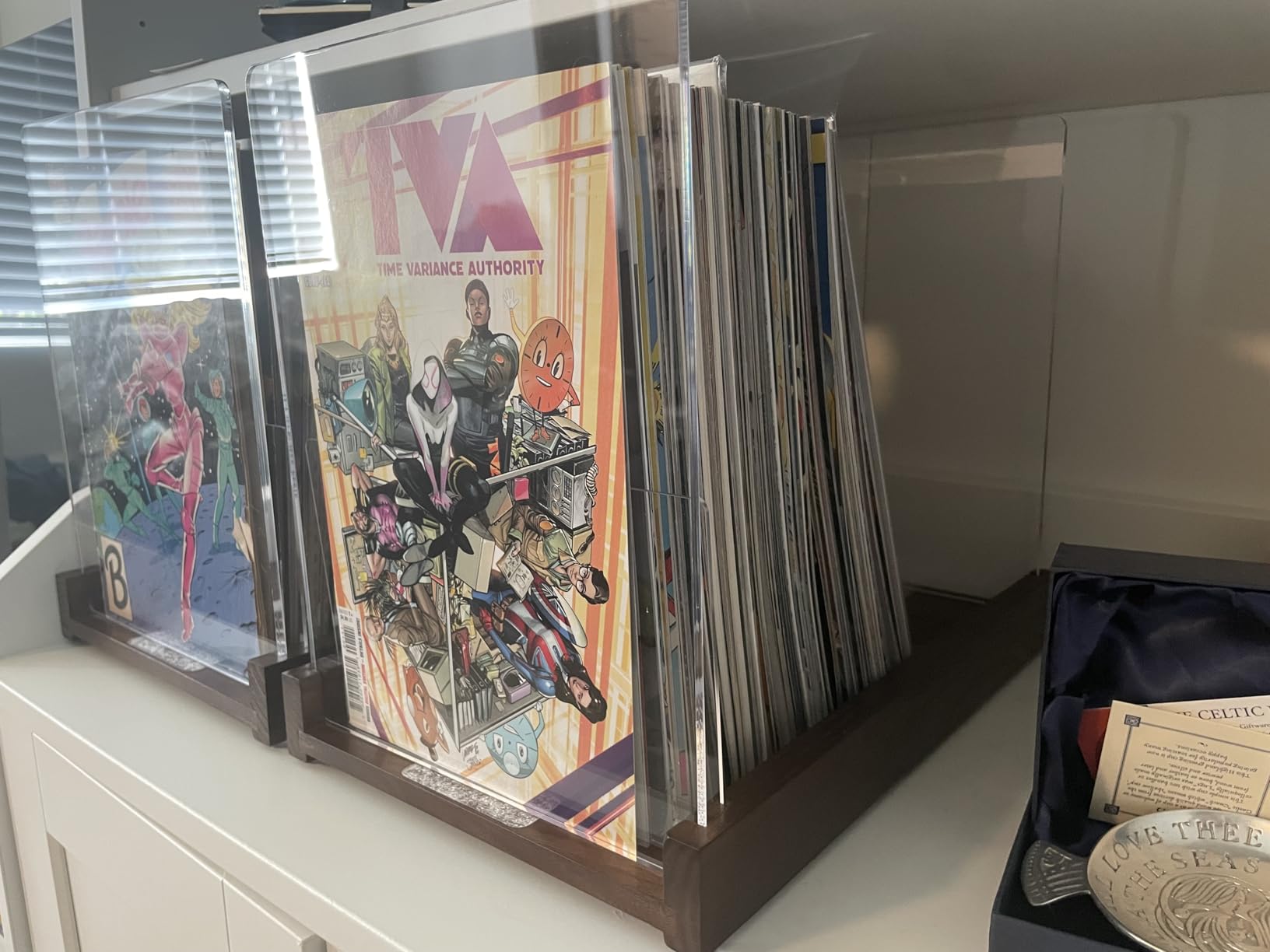 Patented Comic Book Storage Holder - Wooden & Acrylic Display Box/Case for Collectors - Organizer for Comics, Magazines & Books - Holds 150 Issues, 14.5x8 in (Black) customer photo 2